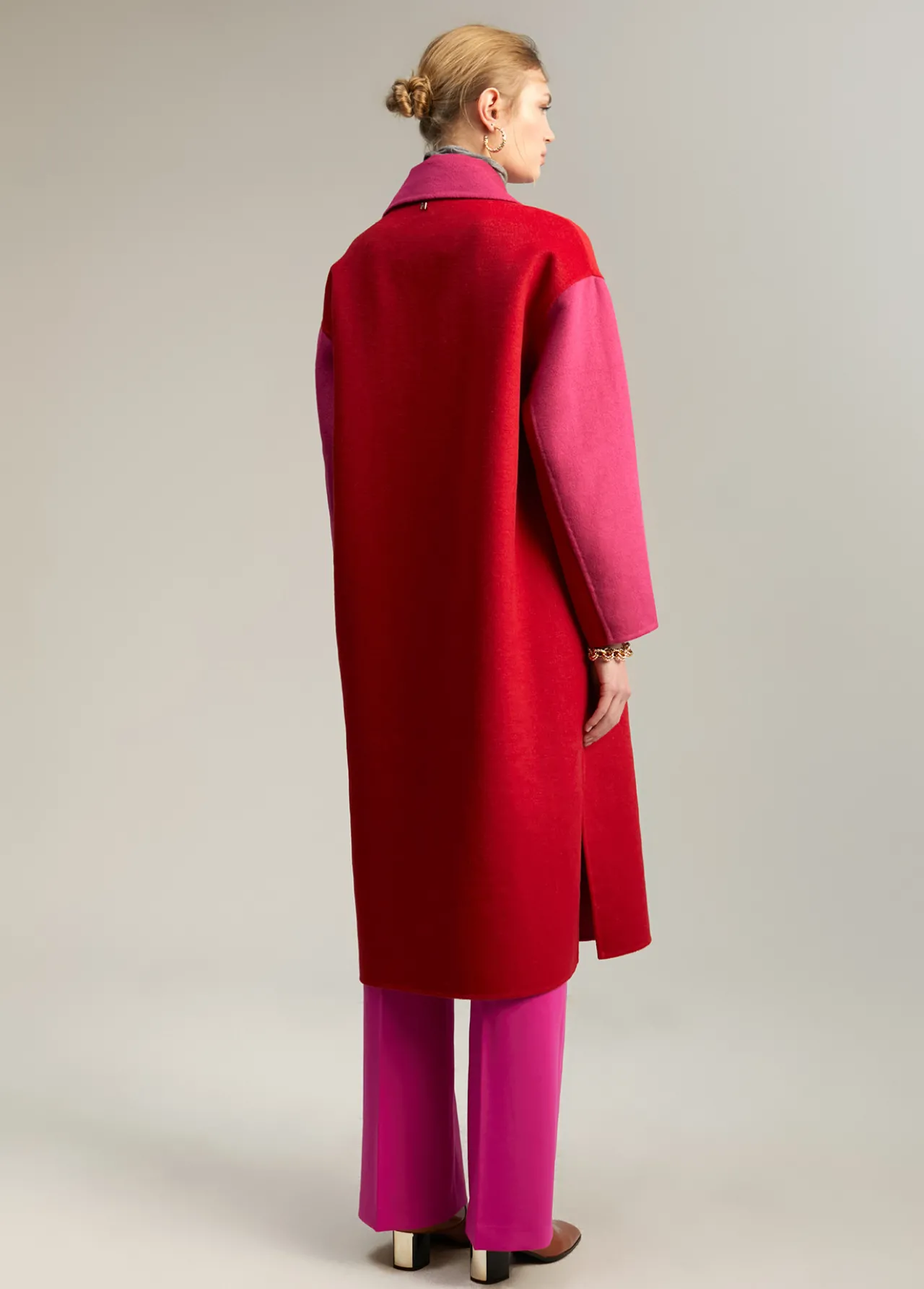 abrigo_bicolor_handmade_3.webp Lola Casademunt Abrigos Y Cazadoras<Abrigo bicolor handmade ROJO-ROSA