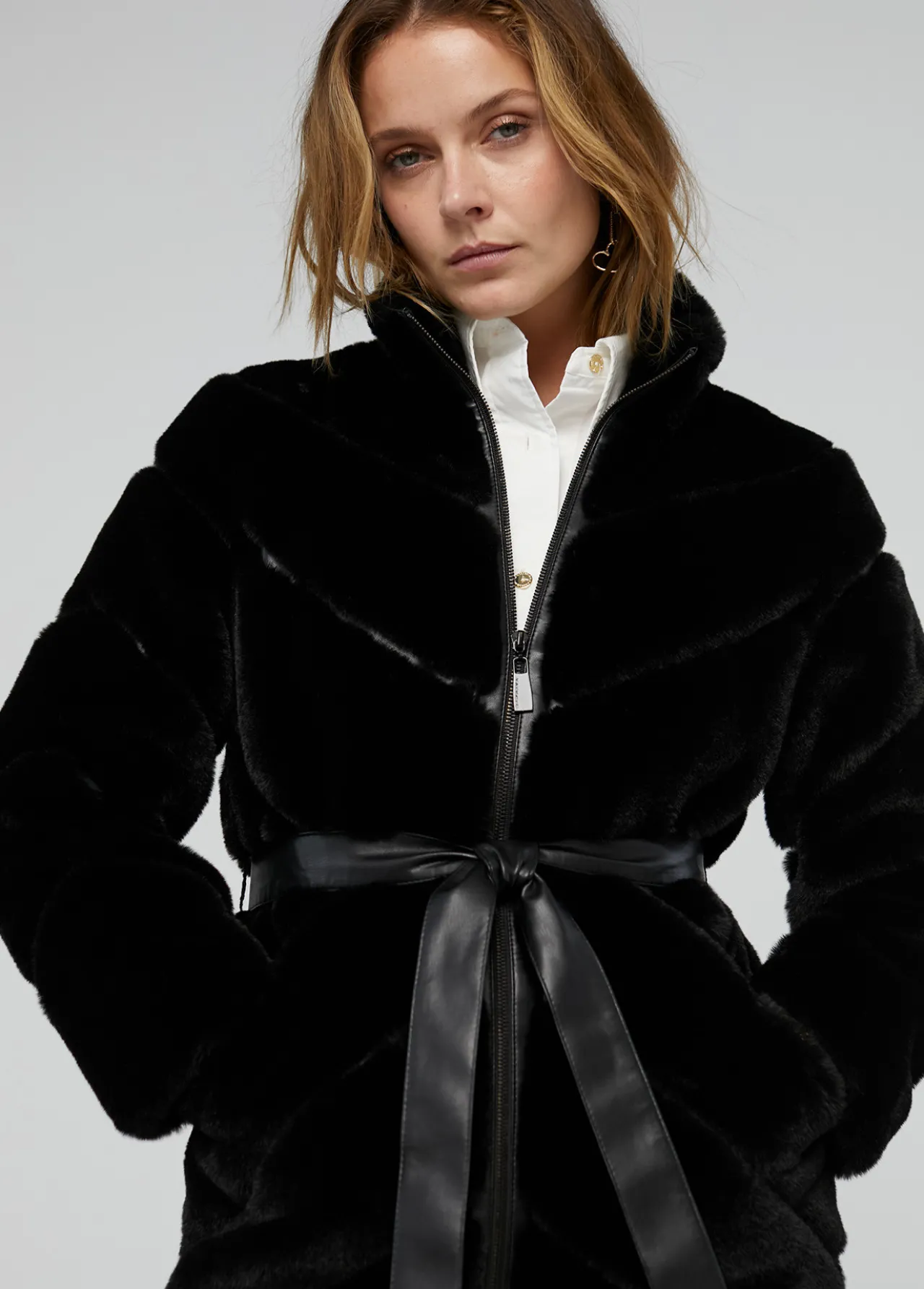 abrigo_pelo_combinado_6.webp Lola Casademunt Abrigos Y Cazadoras<Abrigo pelo combinado NEGRO
