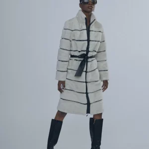 Lola Casademunt Abrigos Y Cazadoras<Abrigo pelo detalle efecto piel | COLECCIÓN LOLA | Lola Casademunt BLANCO