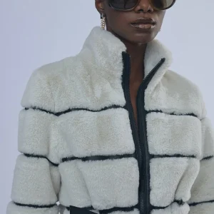 Lola Casademunt Abrigos Y Cazadoras<Abrigo pelo detalle efecto piel |  COLECCIÓN LOLA | Lola Casademunt BLANCO