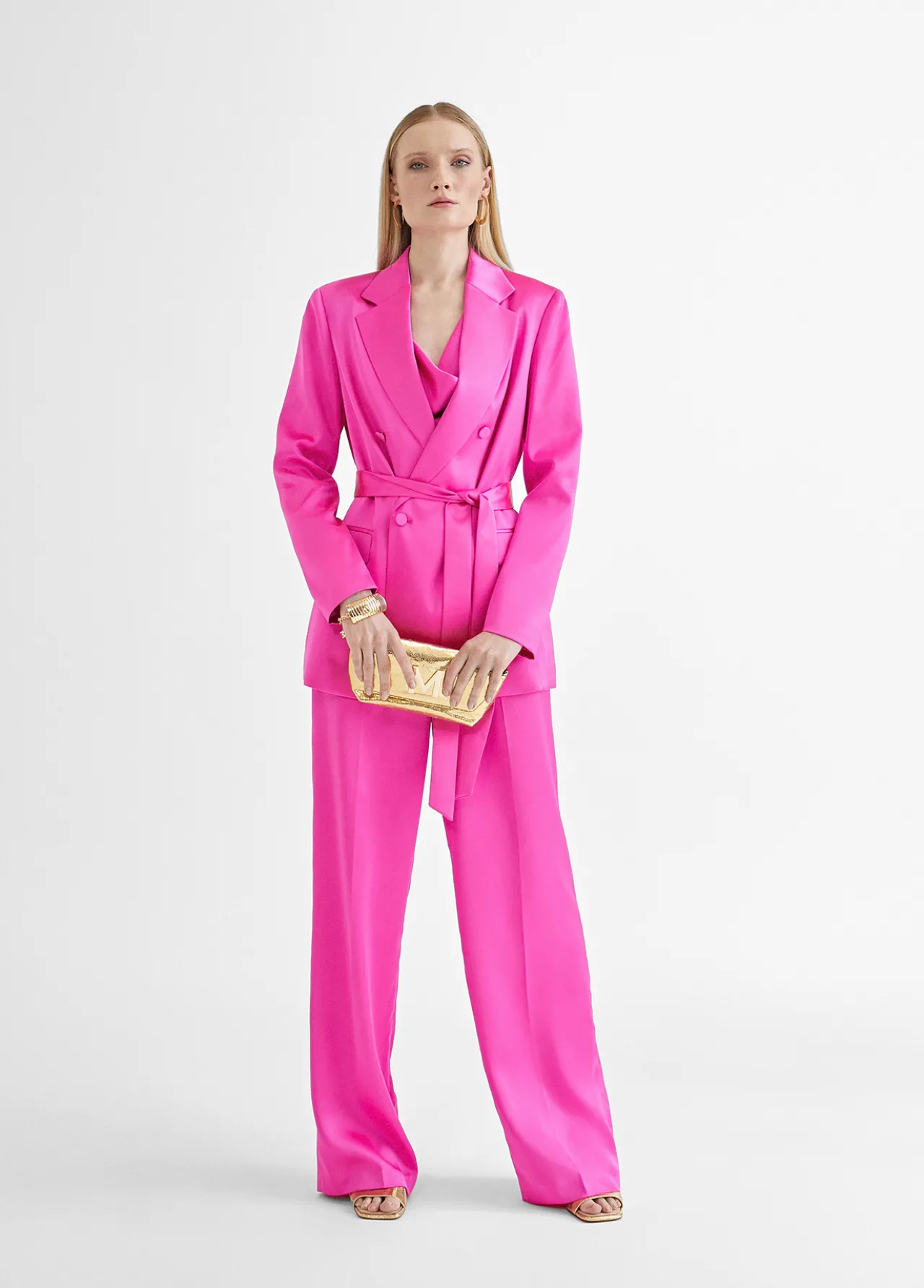 americana_cruzada_satinada_0-1.webp Lola Casademunt Americanas Y Blazers<Americana cruzada satinada FUCSIA