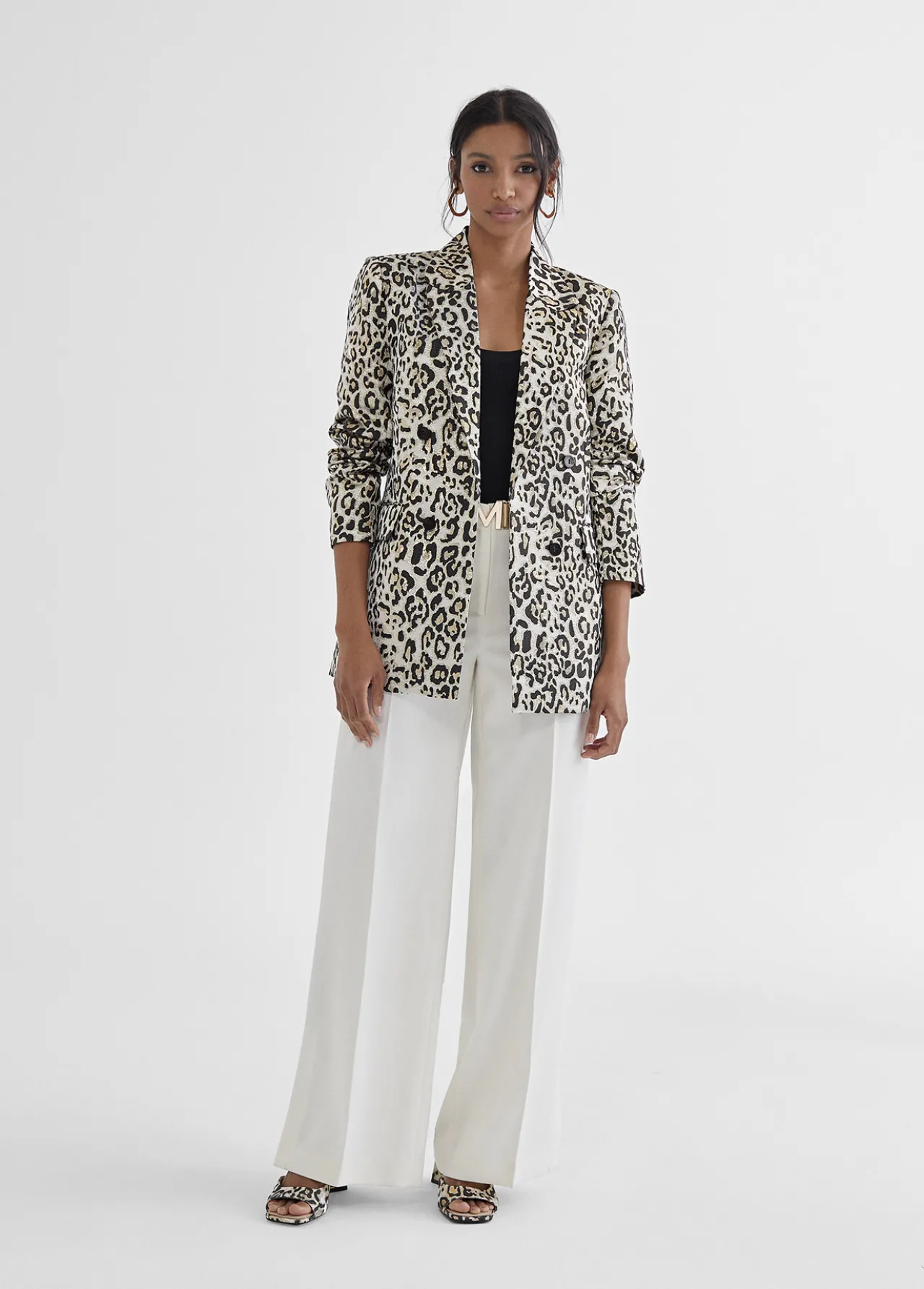 americana_dorada_animal_print_2.webp Lola Casademunt Americanas Y Blazers<Americana dorada animal print NEGRO-BLANCO