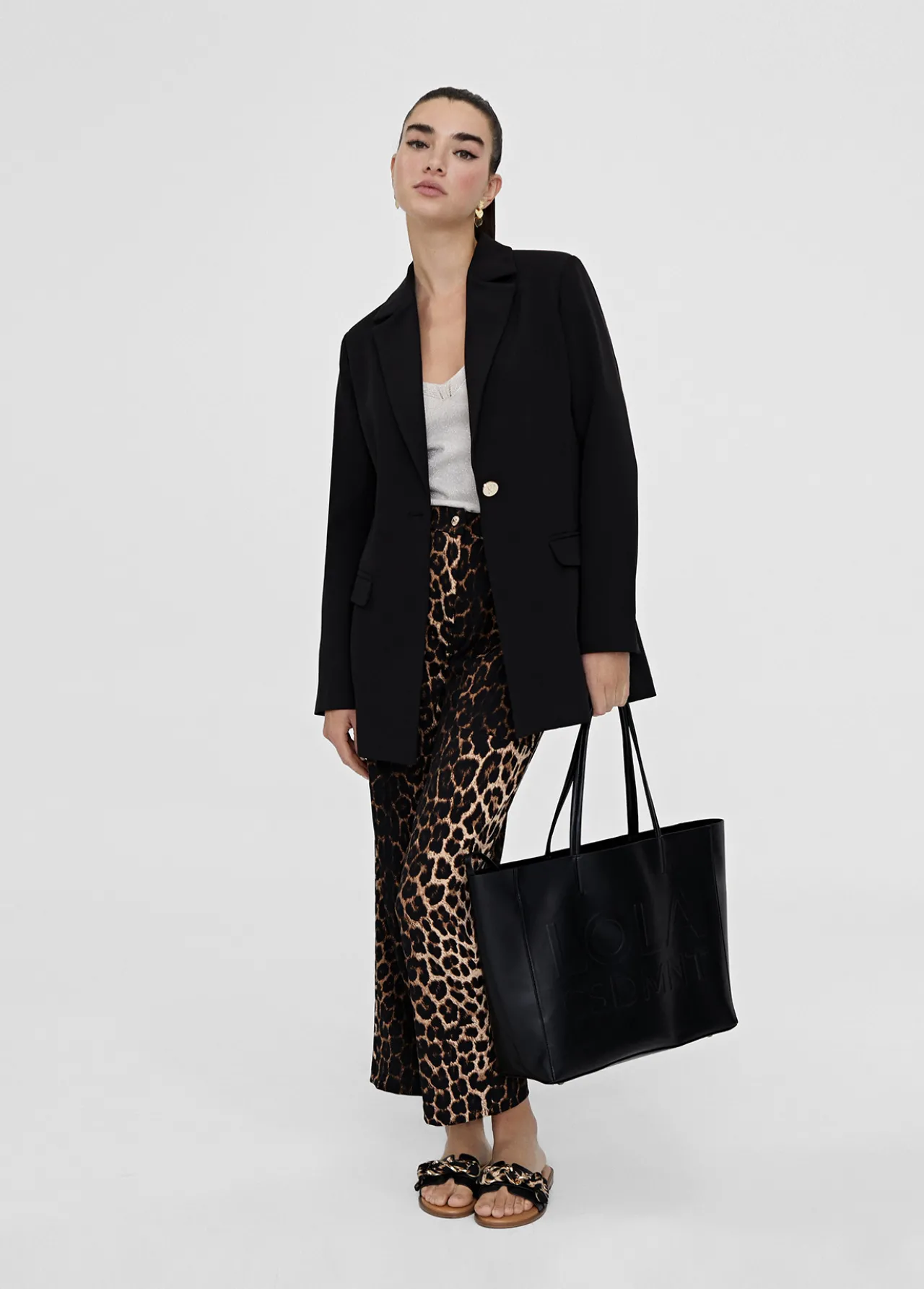 americana_forro_lc_5.webp Lola Casademunt Americanas Y Blazers<Americana forro LC CRUDO