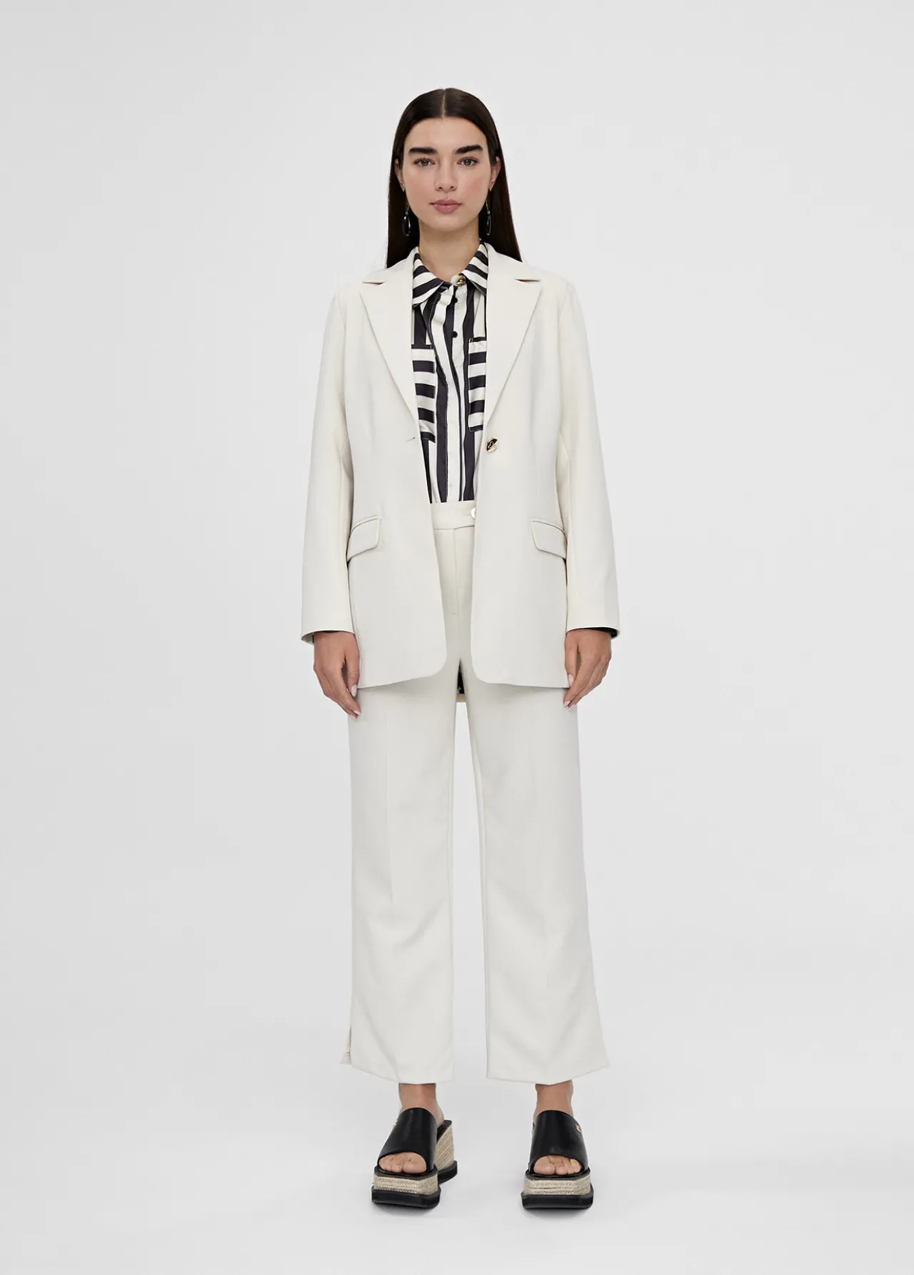 americana_forro_lc_contraste_2.webp Lola Casademunt Americanas Y Blazers<Americana forro LC contraste CRUDO