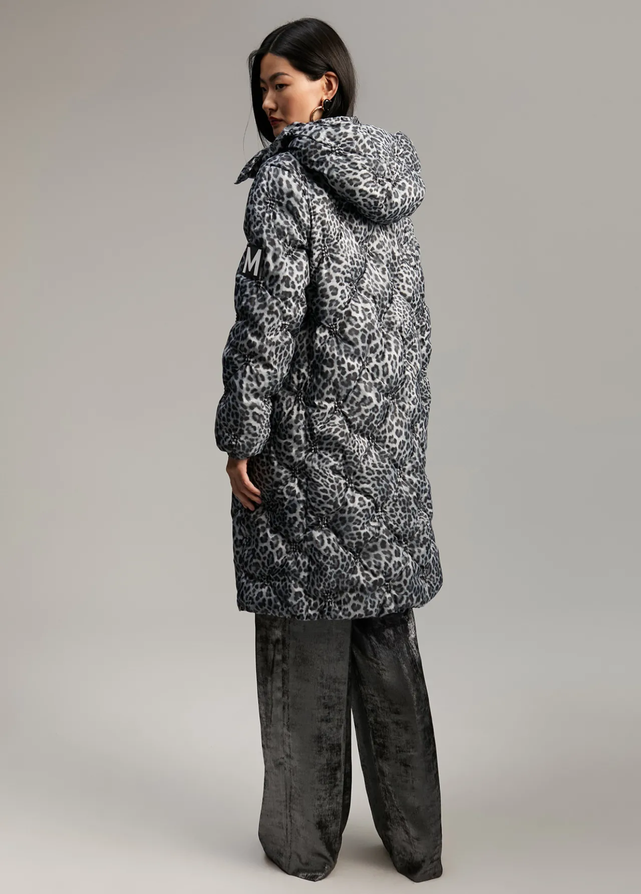 anorak_acolchado_animal_print_4.webp Lola Casademunt Animal Print | Abrigos Y Cazadoras<Anorak acolchado animal print GRIS-NEGRO