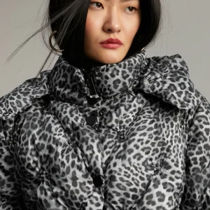 Lola Casademunt Animal Print | Abrigos Y Cazadoras<Anorak acolchado animal print GRIS-NEGRO