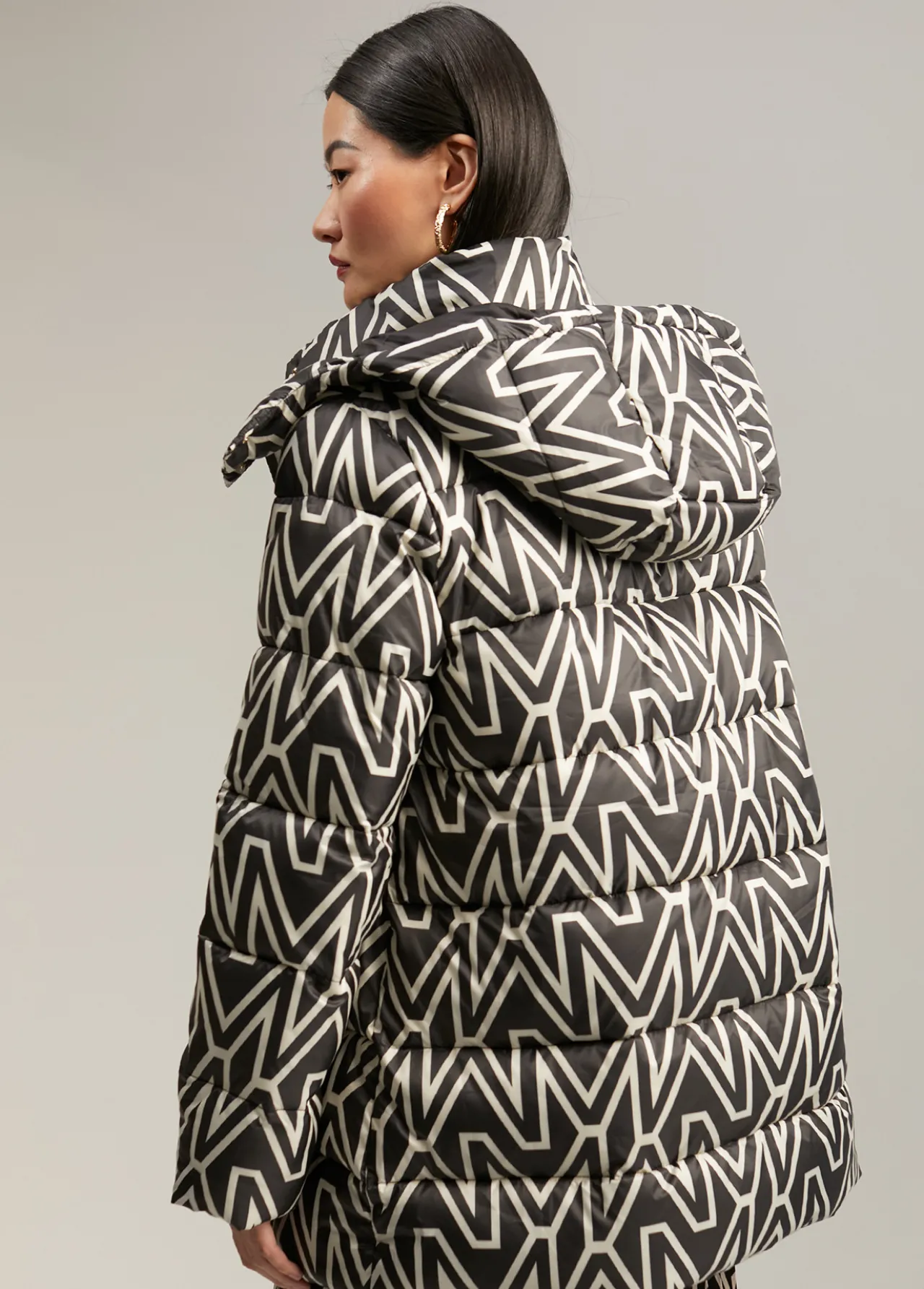 anorak_corto_acolchado_monograma_5.webp Lola Casademunt Abrigos Y Cazadoras<Anorak corto acolchado monograma NEGRO-CRUDO