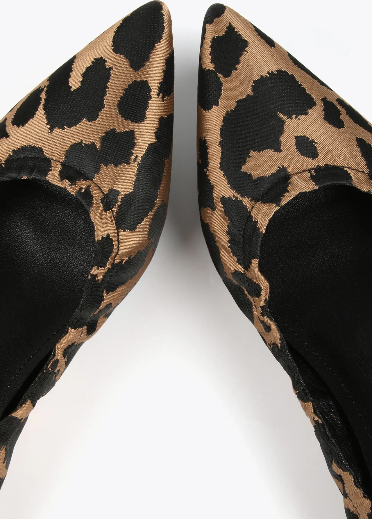 bailarina_animal_print_1.webp Lola Casademunt Animal Print | Zapatos Planos<Bailarina animal print CRUDO-NEGRO