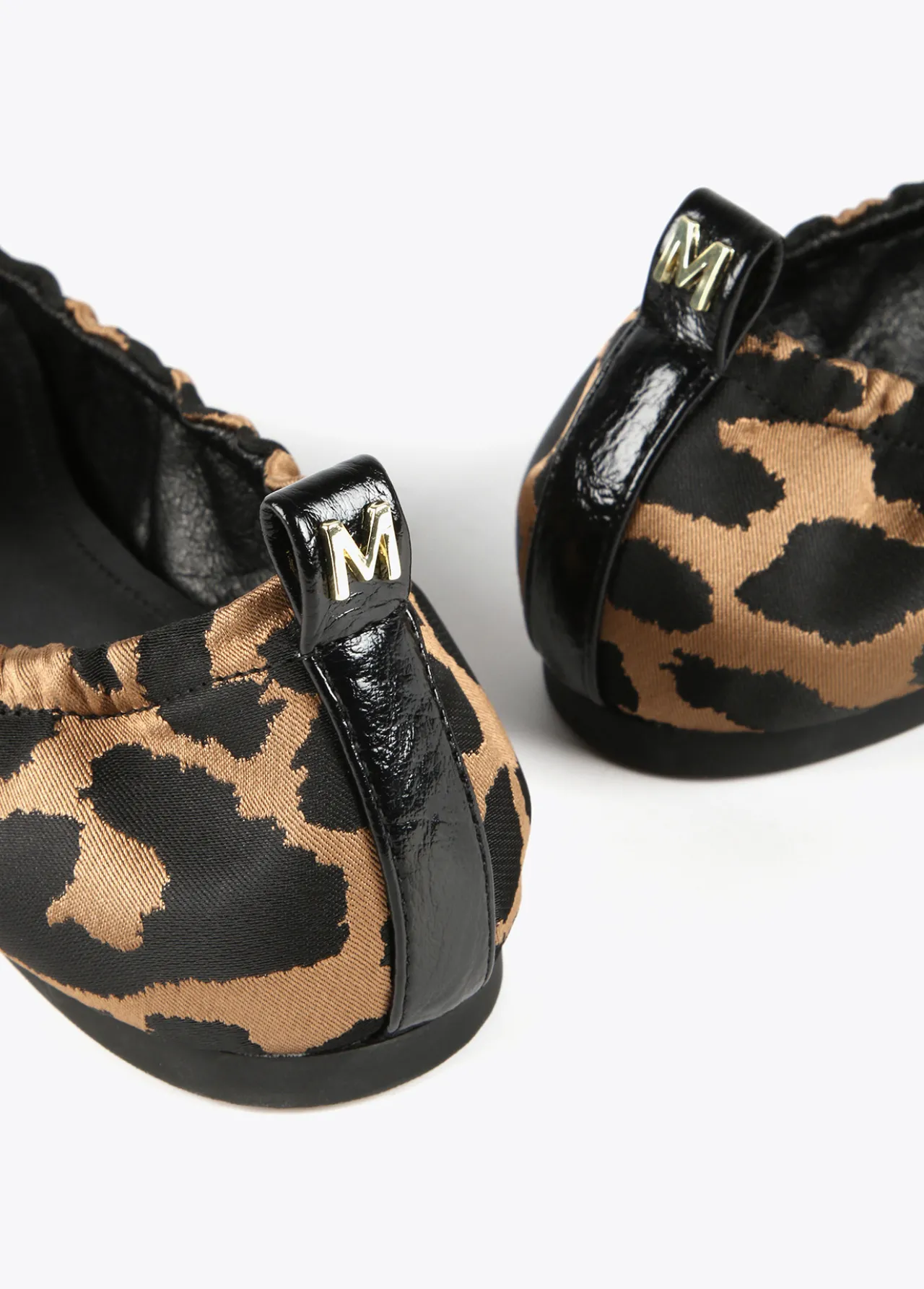 bailarina_animal_print_2.webp Lola Casademunt Animal Print | Zapatos Planos<Bailarina animal print CRUDO-NEGRO