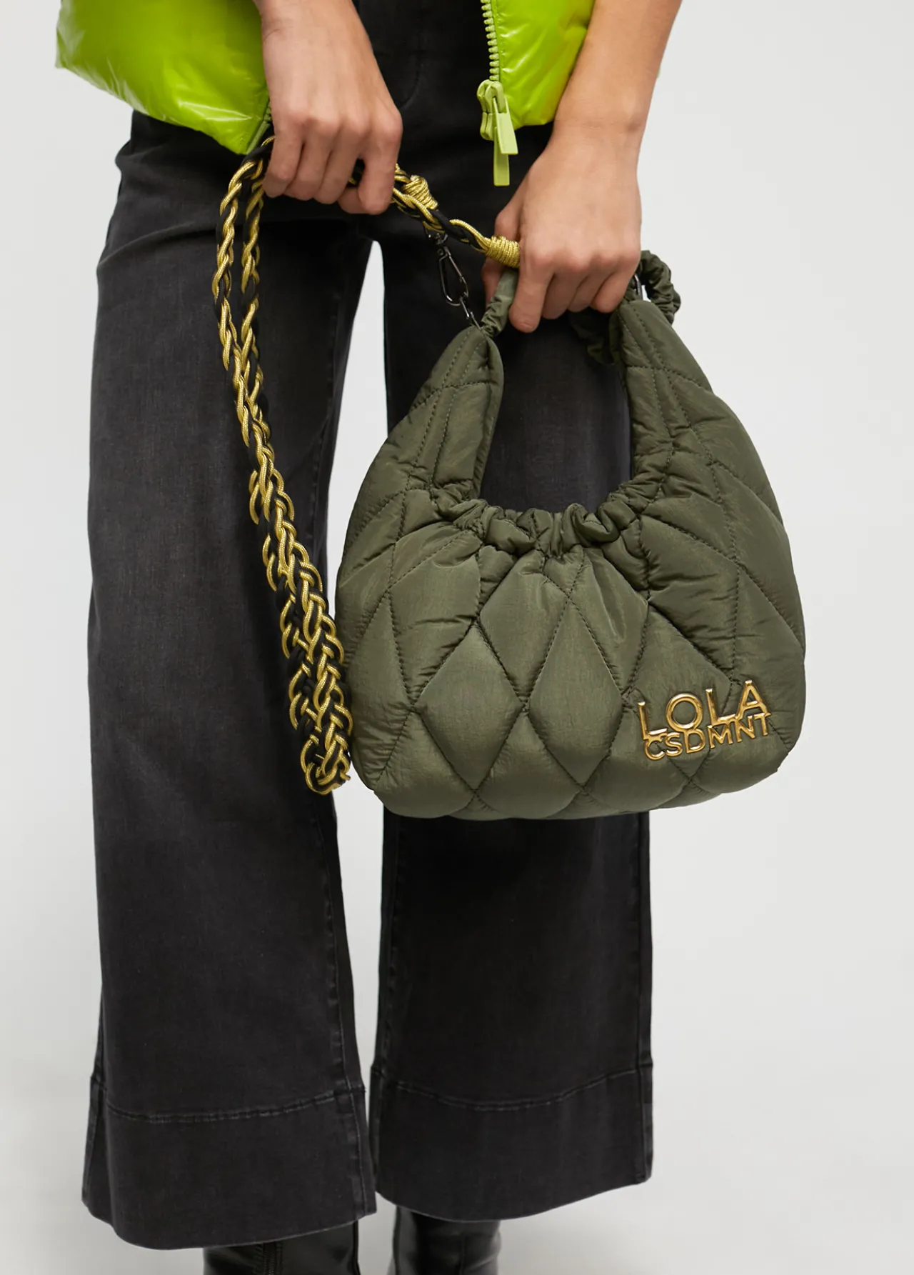 bandolera_acolchada_asa_trenzada_6.webp Lola Casademunt Bolsos De Hombro | Bandoleras<Bandolera acolchada asa trenzada KAKI