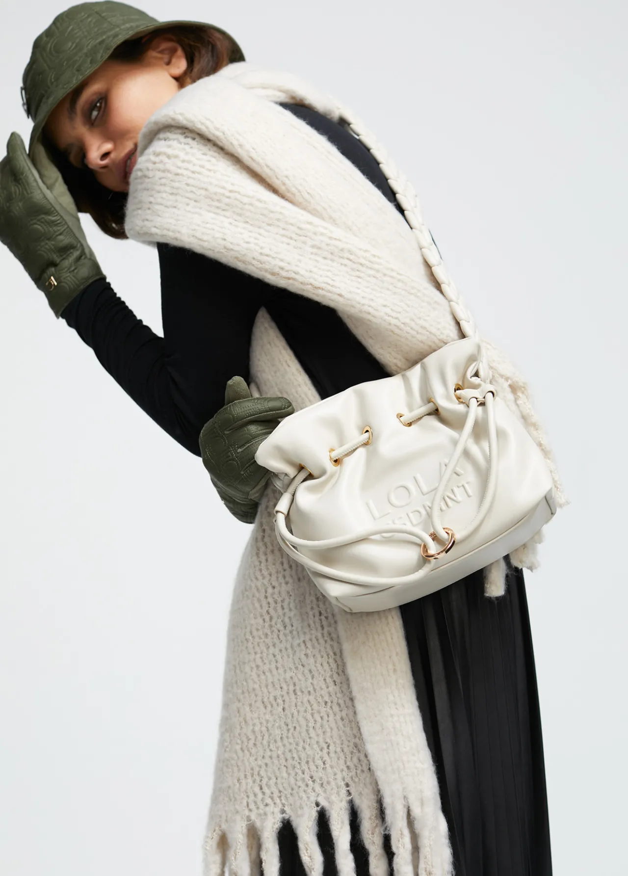bandolera_asa_trenzada_1-1.webp Lola Casademunt Bandoleras | Bolsos Pequeños<Bandolera asa trenzada NEGRO