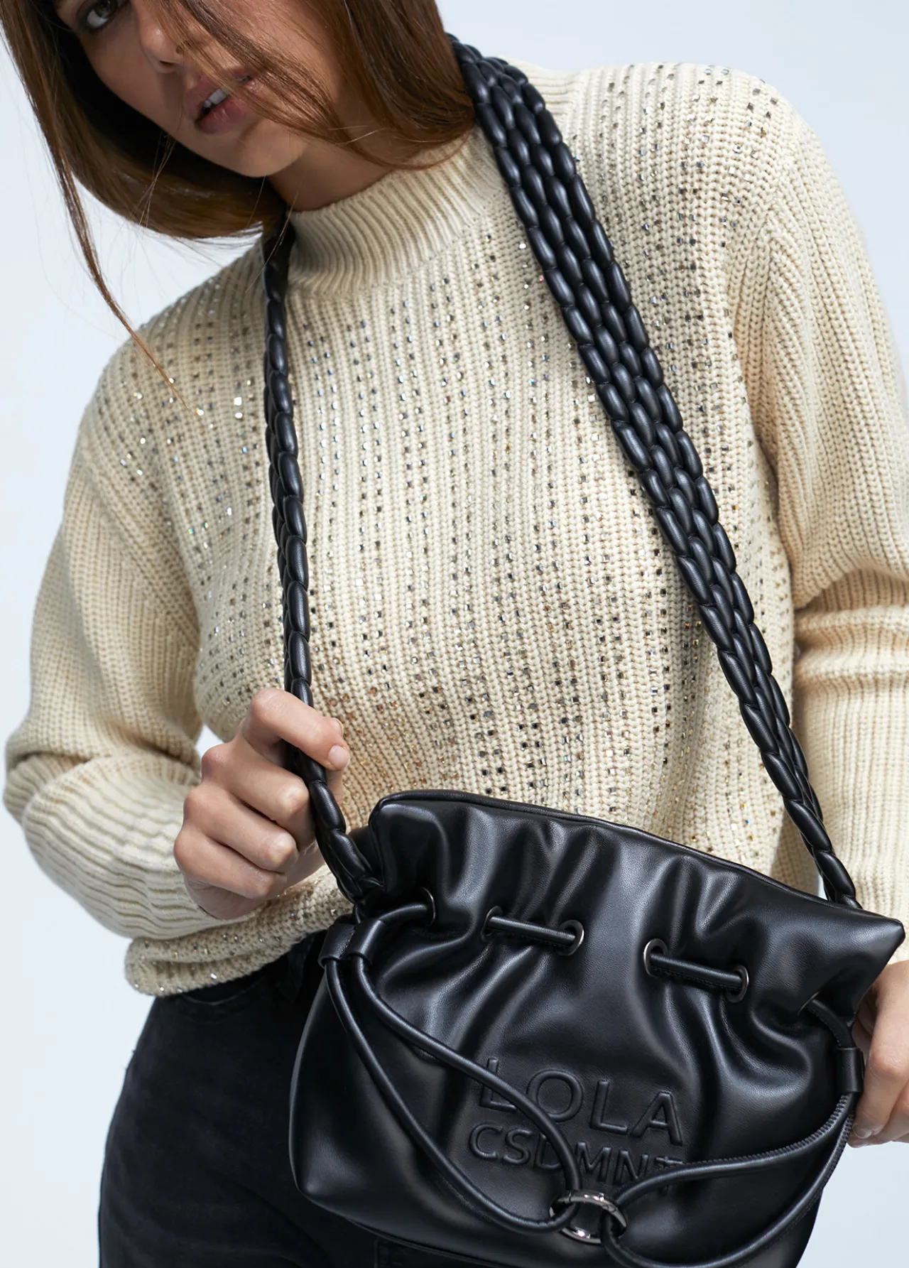 bandolera_asa_trenzada_1.webp Lola Casademunt Bandoleras | Bolsos Pequeños<Bandolera asa trenzada NEGRO