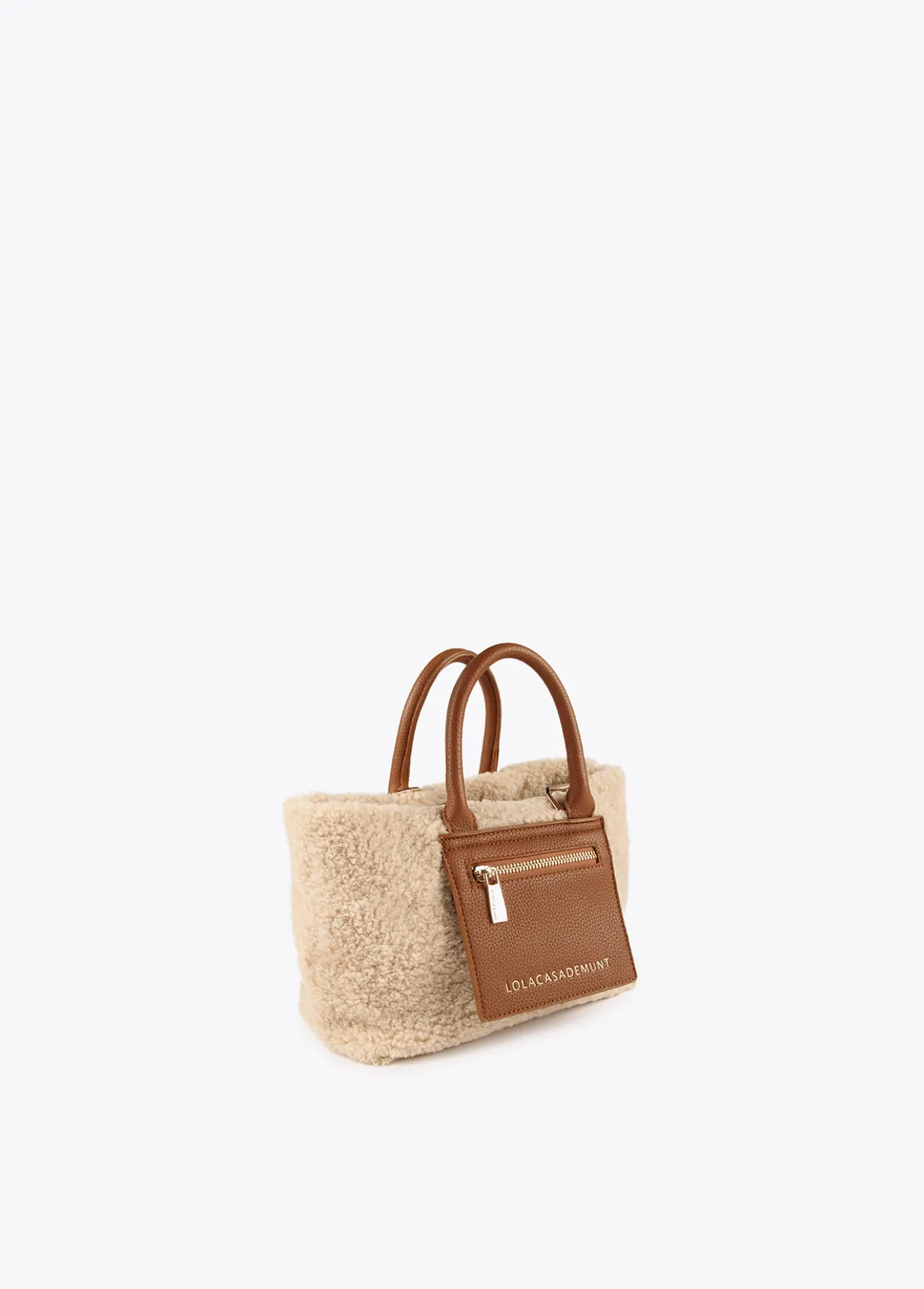 bandolera_borreguito_1.webp Lola Casademunt Bandoleras | Bolsos Pequeños<Bandolera borreguito CRUDO-MARRON