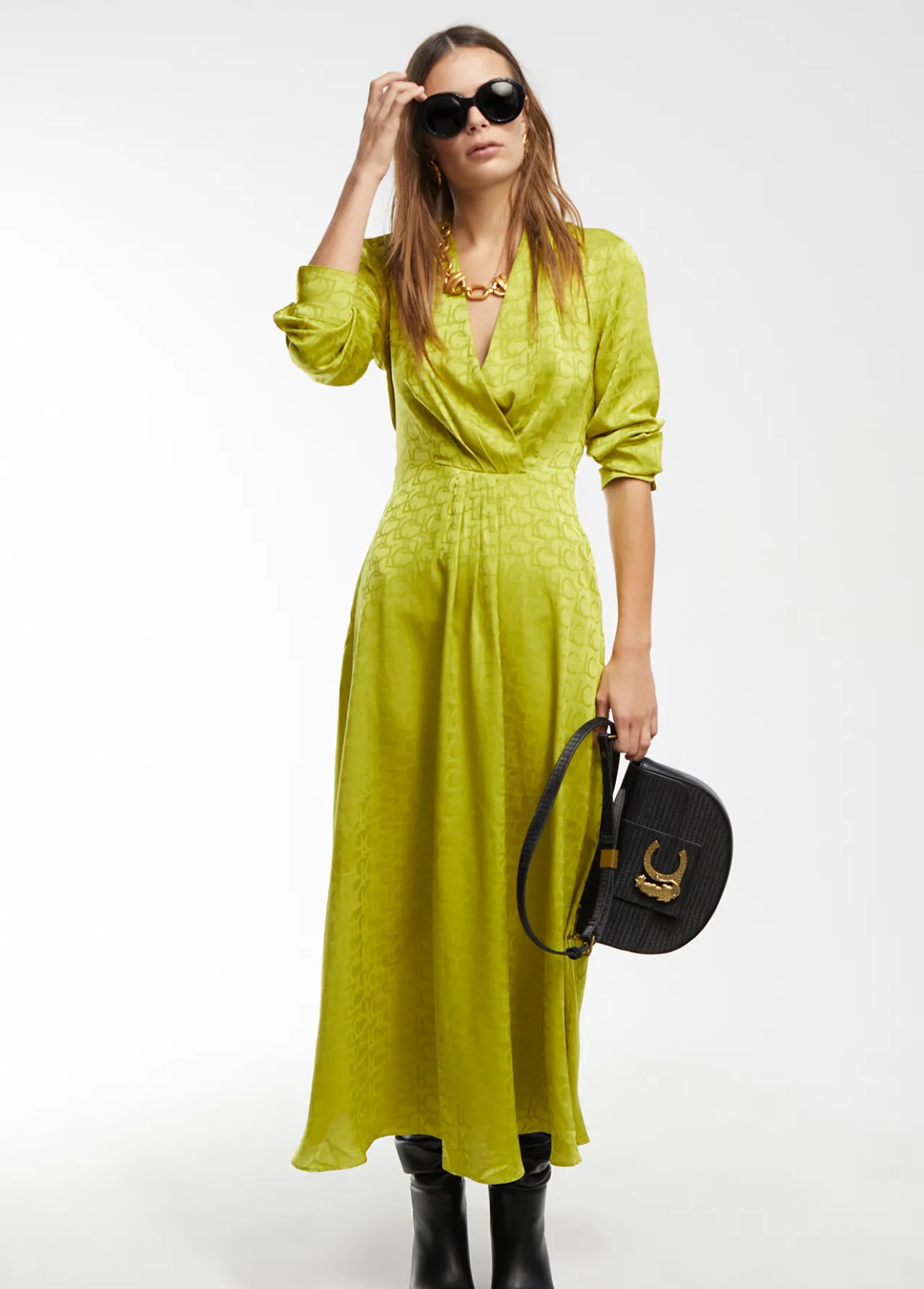 bandolera_con_solapa_2.webp Lola Casademunt Bandoleras | Bolsos Pequeños<Bandolera con solapa NEGRO