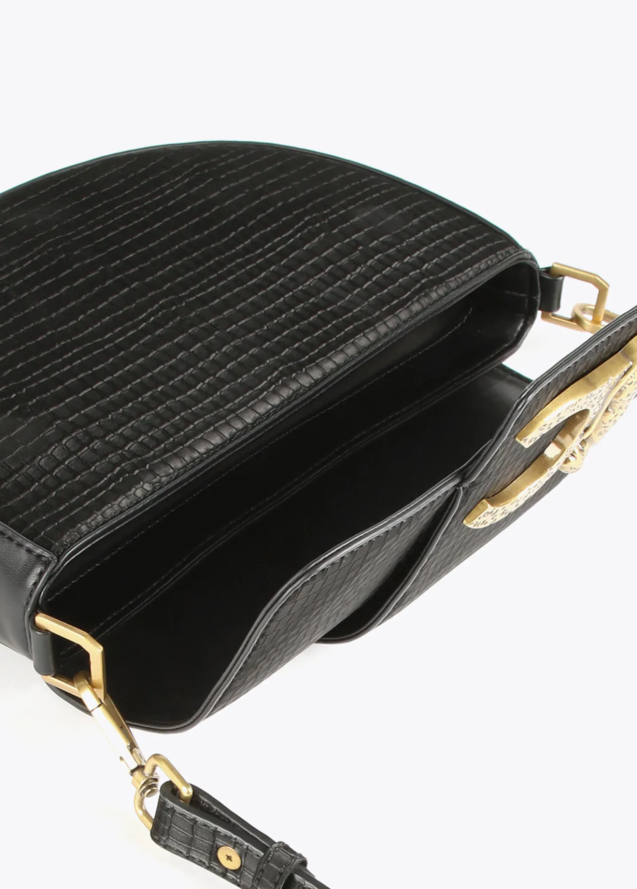 bandolera_con_solapa_3.webp Lola Casademunt Bandoleras | Bolsos Pequeños<Bandolera con solapa NEGRO