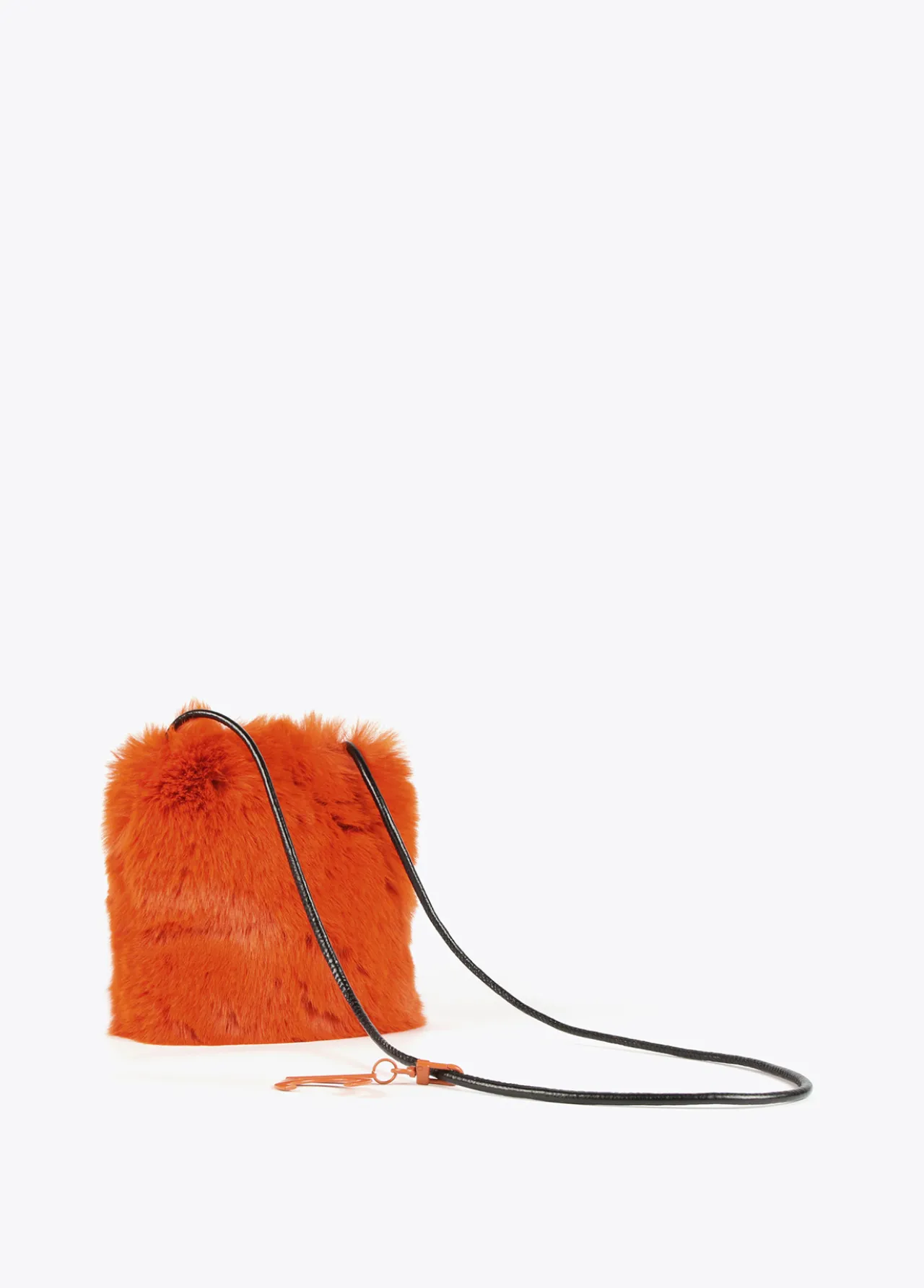 bandolera_efecto_pelo_2.webp Lola Casademunt Bolsos Pequeños | Bandoleras<Bandolera efecto pelo NEGRO