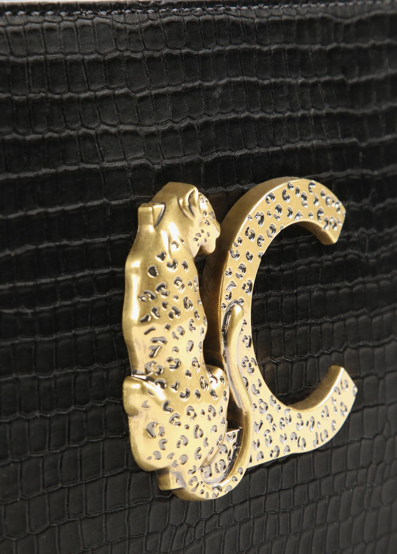 bandolera_efecto_piel_cocodrilo_6.webp Lola Casademunt Bandoleras | Bolsos Pequeños<Bandolera efecto piel cocodrilo NEGRO