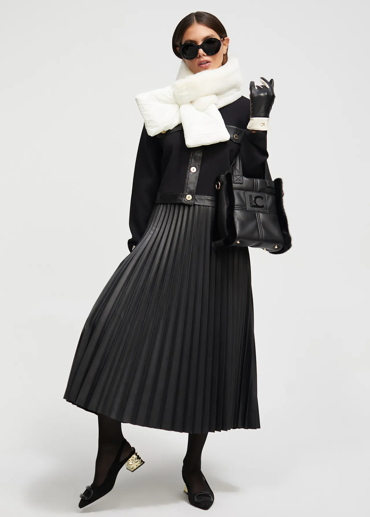 bandolera_efecto_piel_y_pelo_4-1.webp Lola Casademunt Bandoleras | Bolsos Pequeños<Bandolera efecto piel y pelo CRUDO
