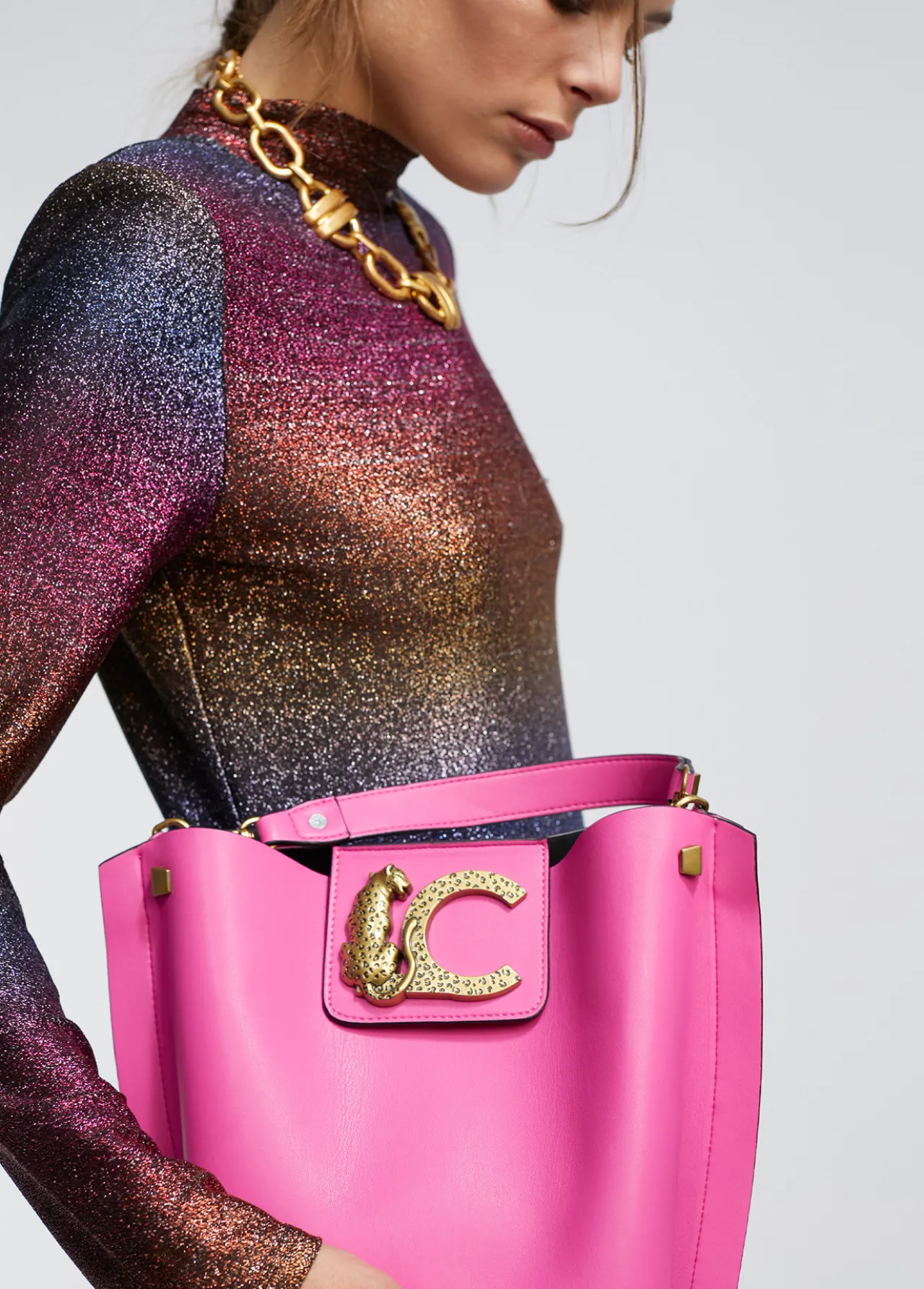 bandolera_logo_animal_1-2.webp Lola Casademunt Bandoleras | Bolsos Pequeños<Bandolera logo animal CAMEL