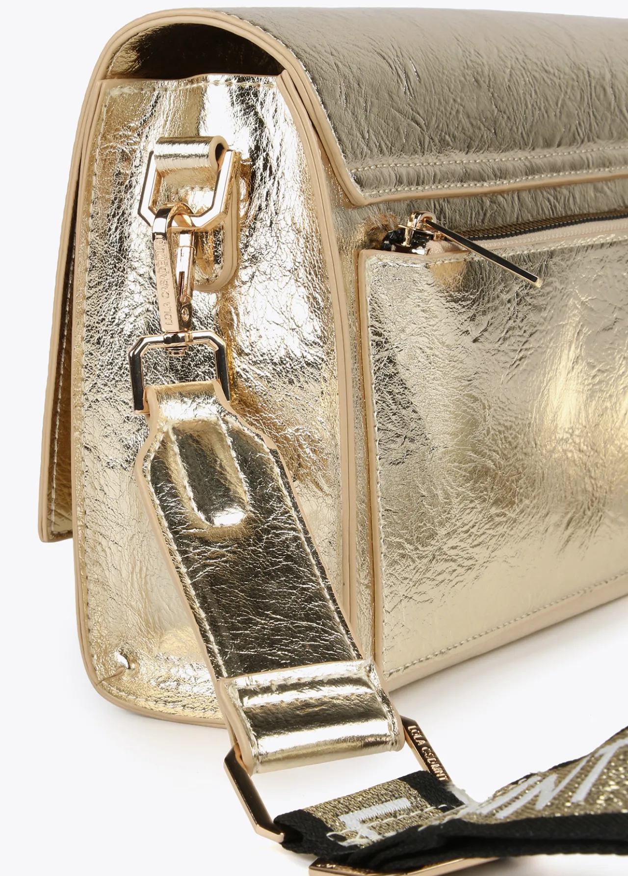 bandolera_metalizada_6.webp Lola Casademunt Bandoleras | Bolsos Pequeños<Bandolera metalizada DORADO