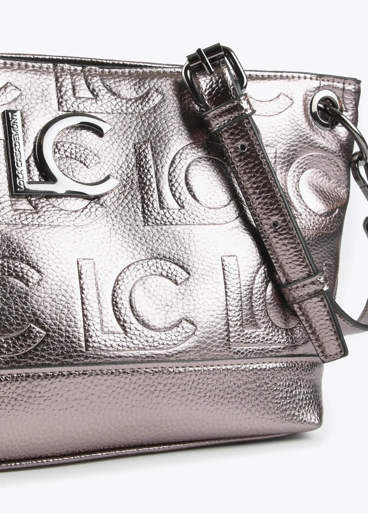 bandolera_metalizada_en_efecto_piel_4.webp Lola Casademunt Bolsos<Bandolera metalizada en efecto piel DORADO