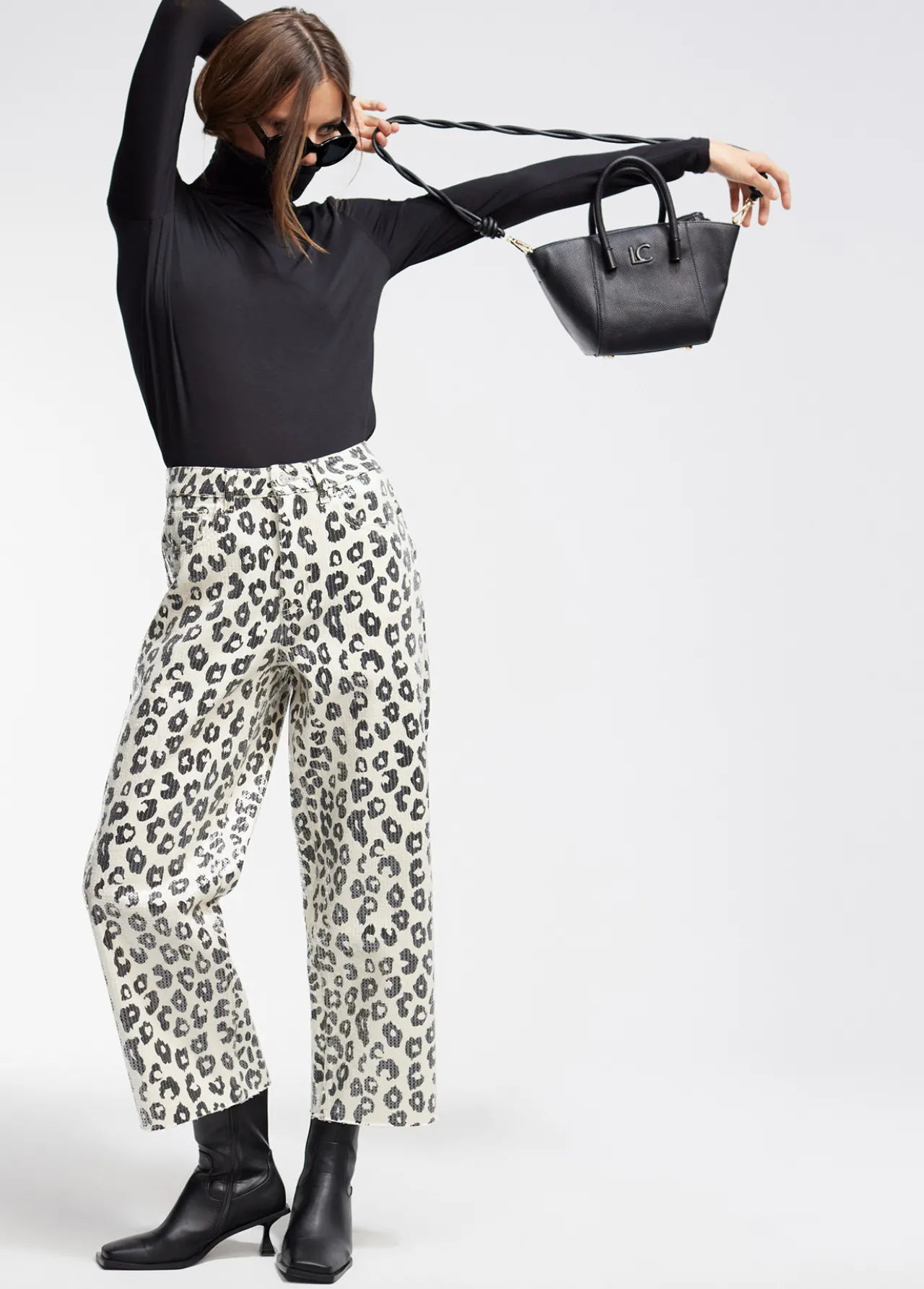 bandolera_mini_shopper_7.webp Lola Casademunt Bandoleras | Bolsos Pequeños<Bandolera mini shopper FUCSIA