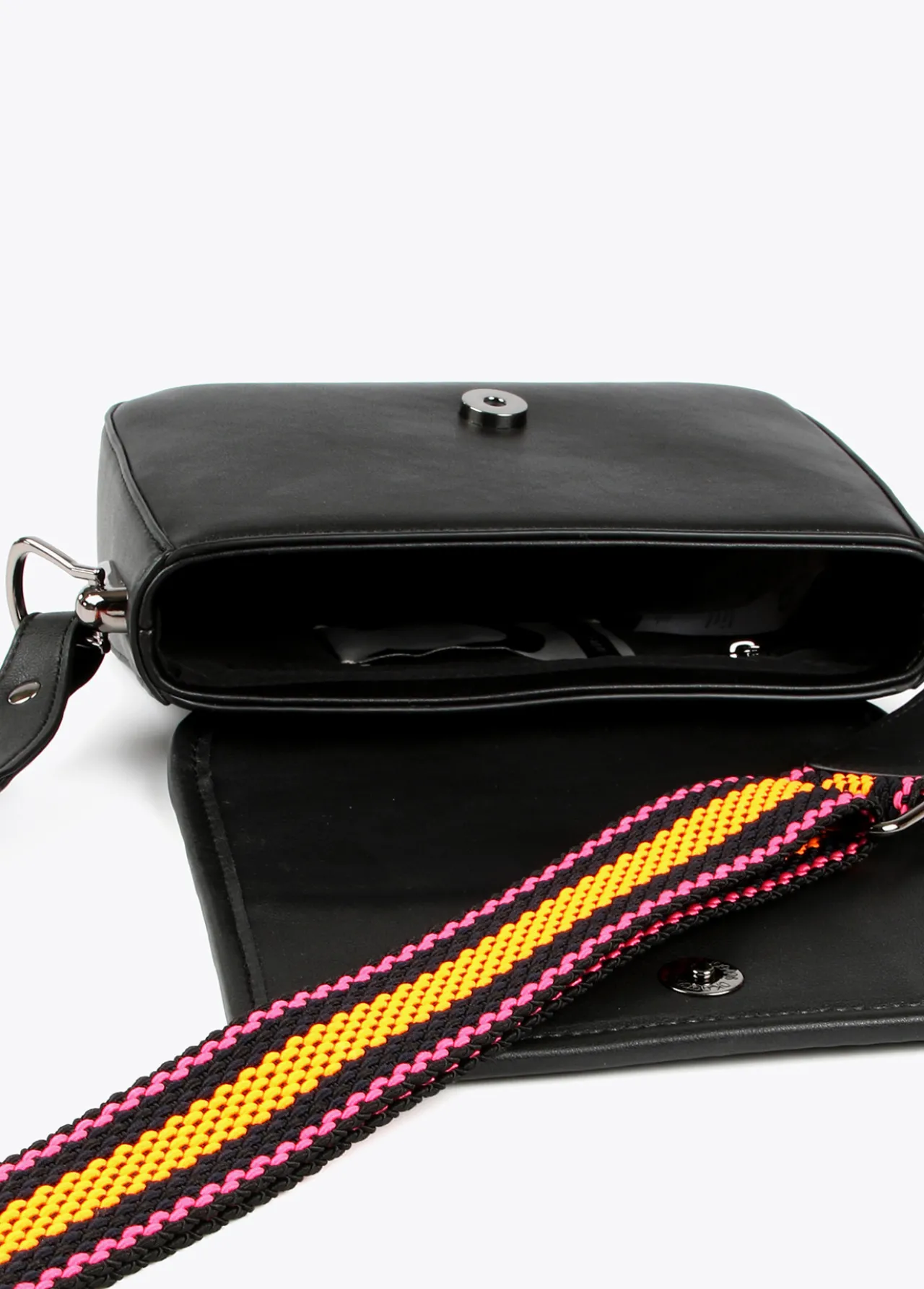 bandolera_negra_3.webp Lola Casademunt Bolsos<Bandolera negra NEGRO