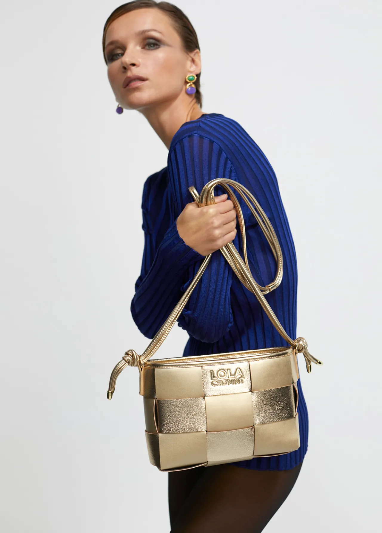 bandolera_trenzada_2-1.webp Lola Casademunt Bandoleras | Bolsos Pequeños<Bandolera trenzada DORADO