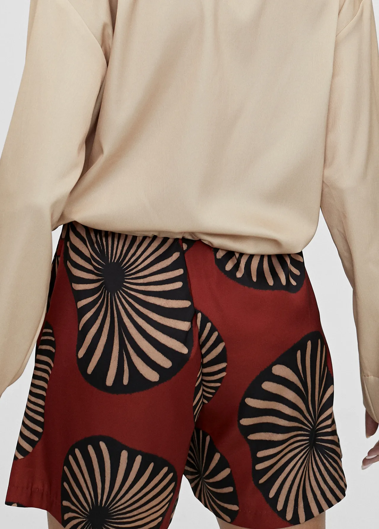 bermuda_estampada_2.webp Lola Casademunt Pantalones<Bermuda estampada ROJO-NEGRO