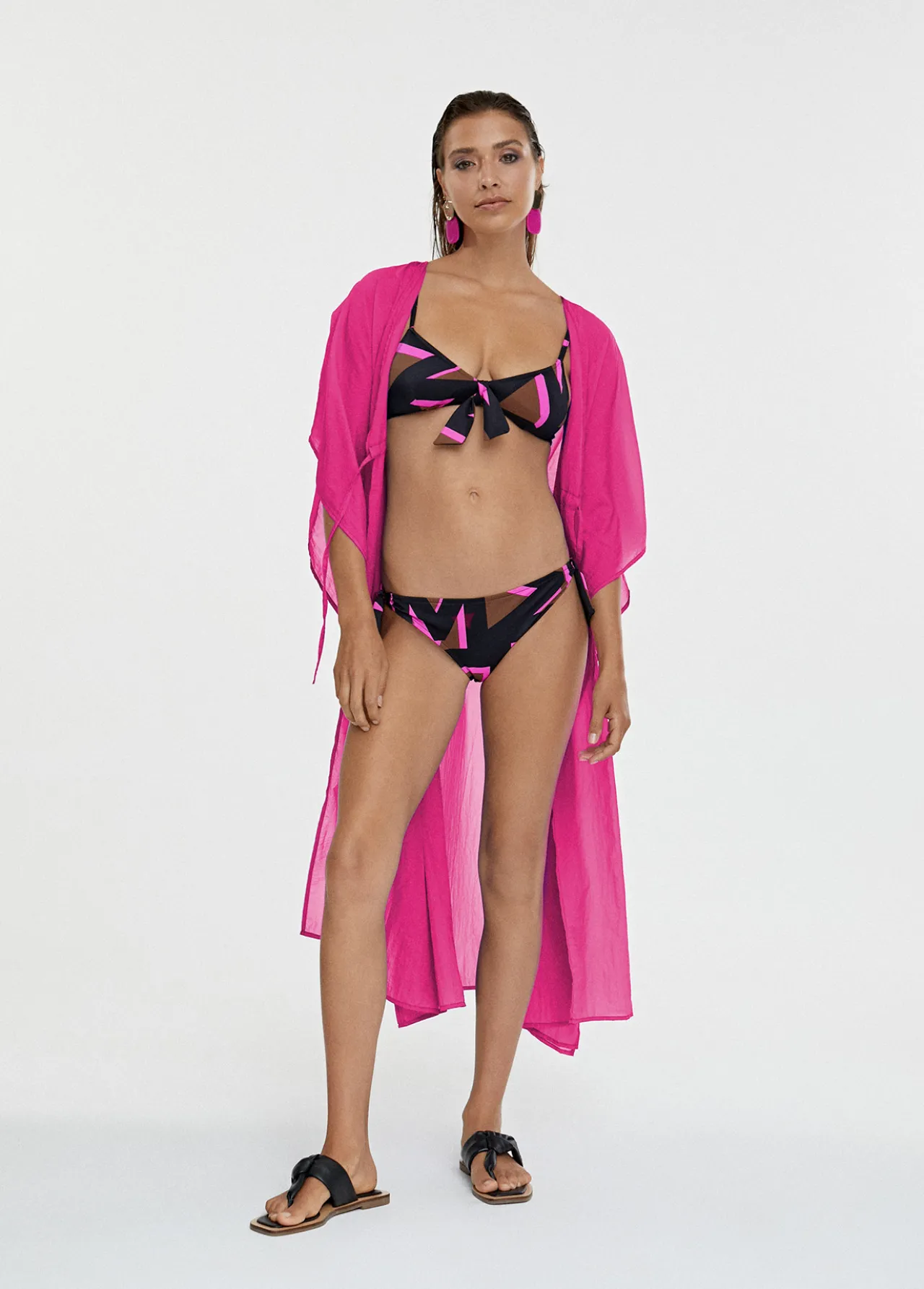 bikini_estampado_maxi_logo_5-1.webp Lola Casademunt Baño<Bikini estampado maxi logo NEGRO-ROSA