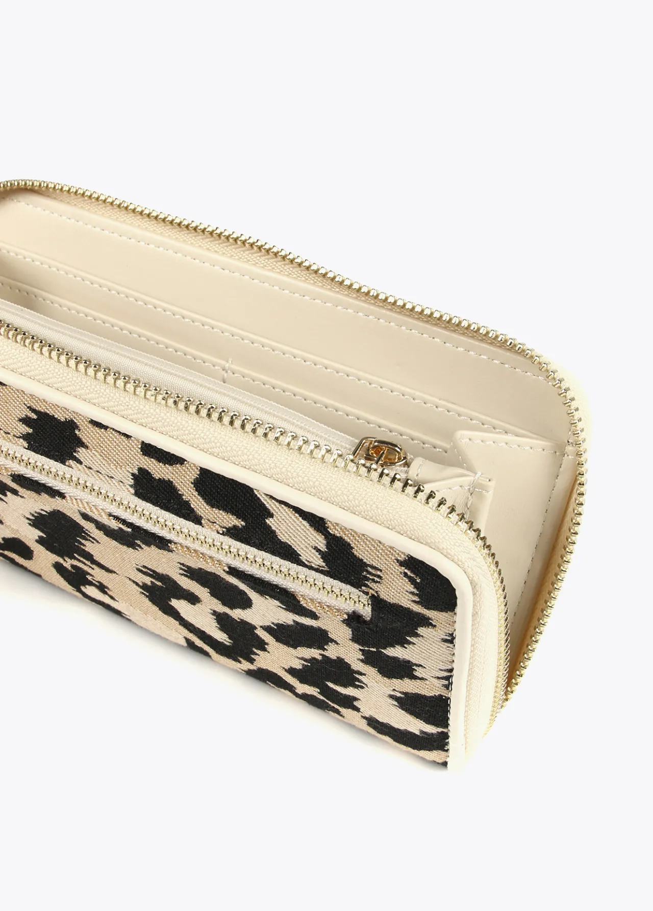 billetero_grande_animal_print_2.webp Lola Casademunt Accesorios | Bolsos<Billetero grande animal print CRUDO-MARRON