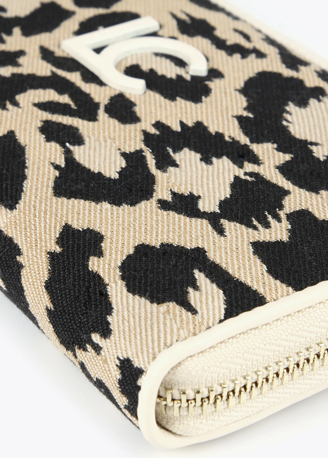billetero_grande_animal_print_4.webp Lola Casademunt Accesorios | Bolsos<Billetero grande animal print CRUDO-MARRON