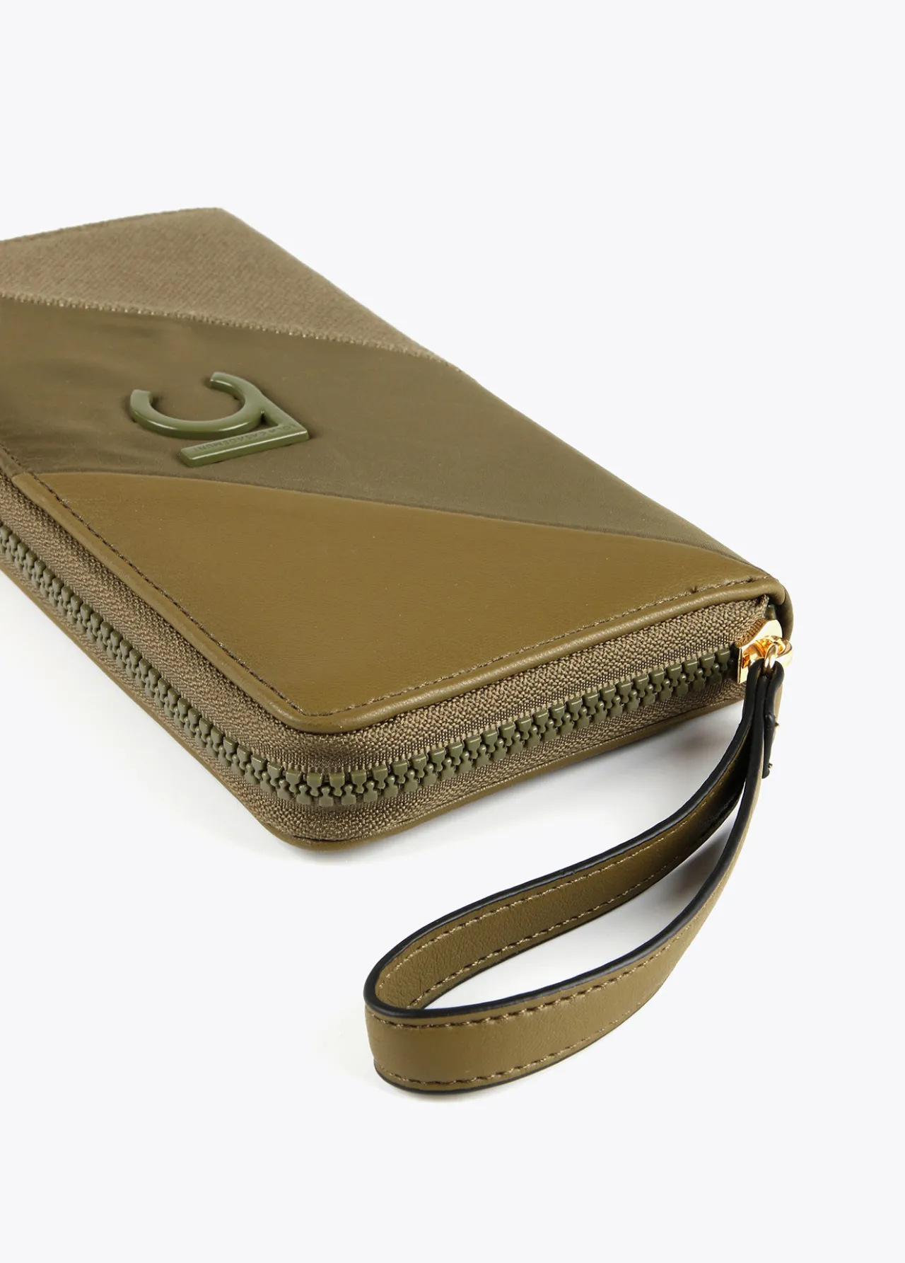 billetero_grande_con_logo_4-1.webp Lola Casademunt Accesorios | Bolsos<Billetero grande con logo NEGRO
