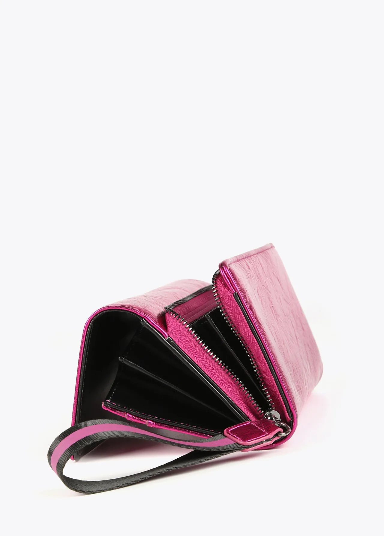 billetero_grande_metalizado_6-1.webp Lola Casademunt Carteras Y Monederos<Billetero grande metalizado FUCSIA