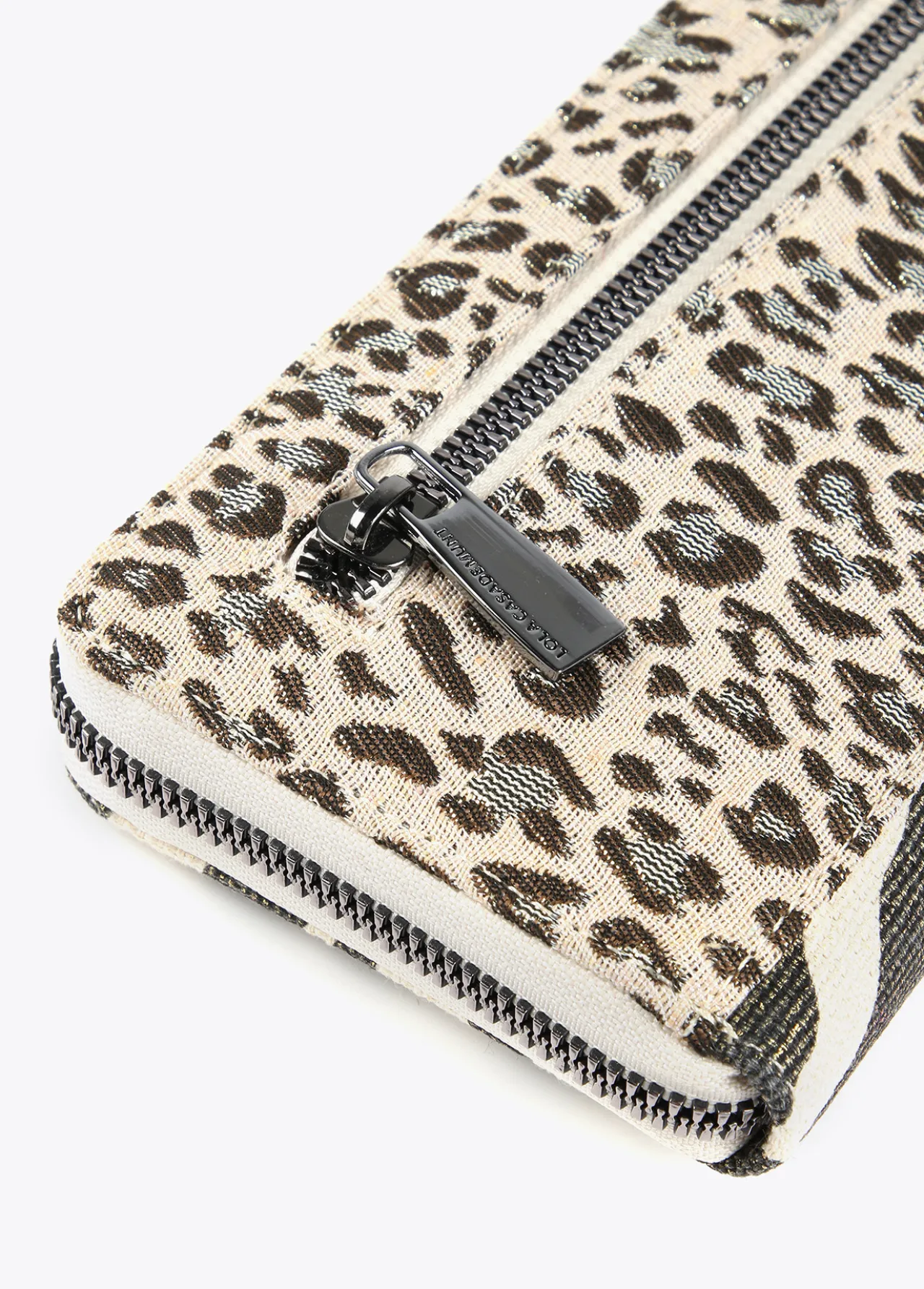 billetero_grande_tejido_zebra_3.webp Lola Casademunt Accesorios<Billetero grande tejido zebra CRUDO-MARRON