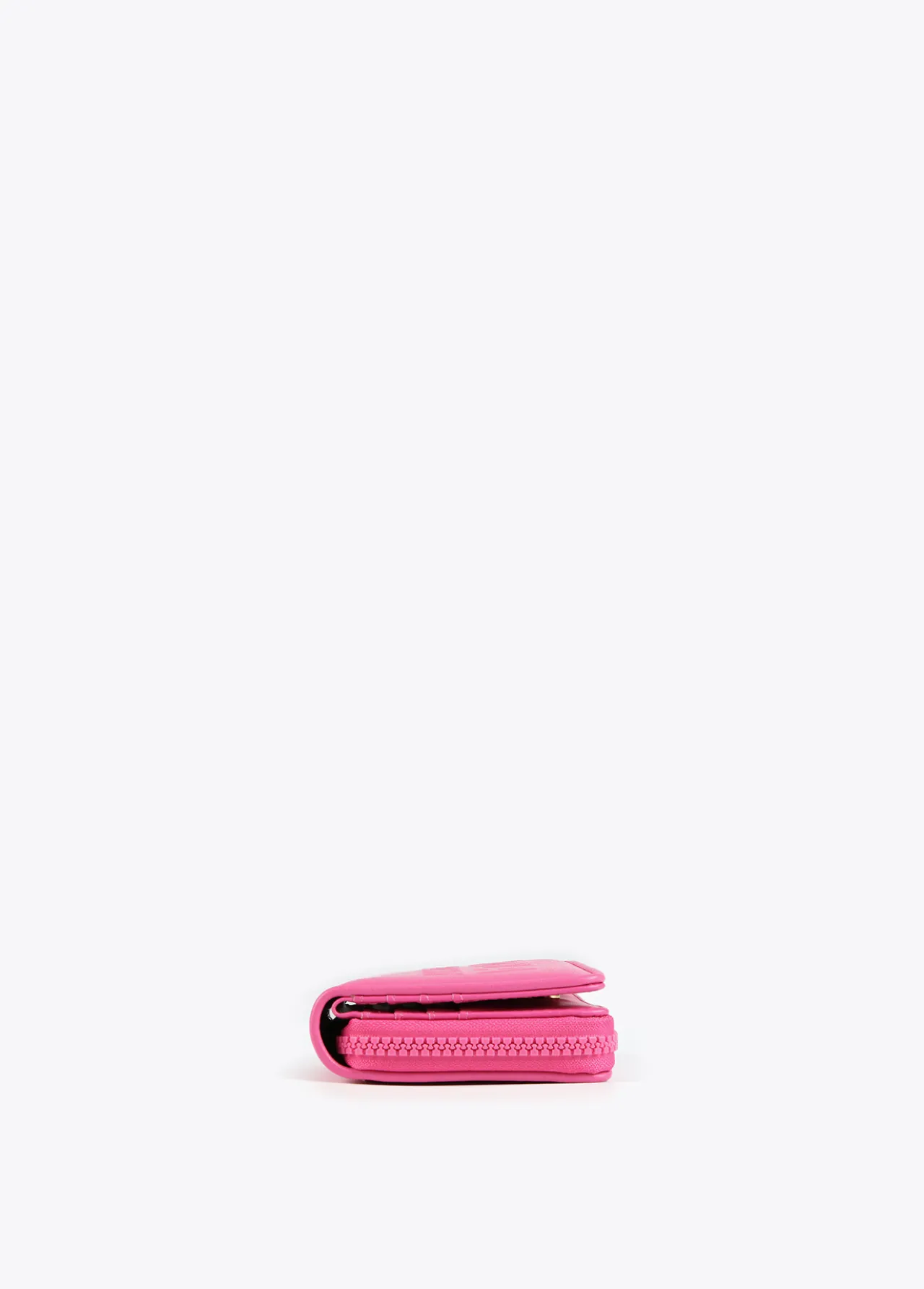 billetero_pequeo_4.webp Lola Casademunt Bolsos<Billetero pequeño FUCSIA