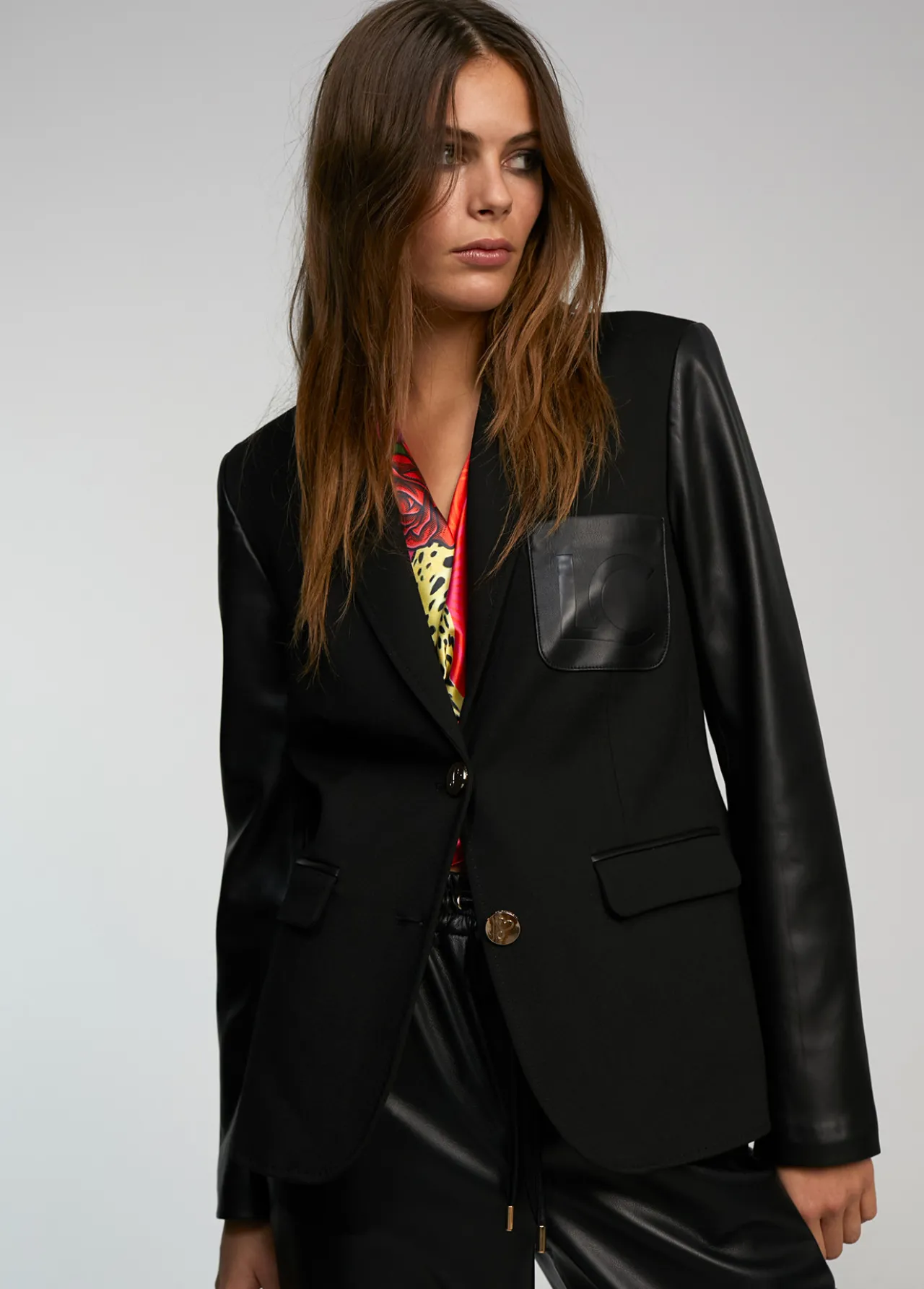blazer_combinada_4.webp Lola Casademunt Americanas Y Blazers<Blazer combinada NEGRO
