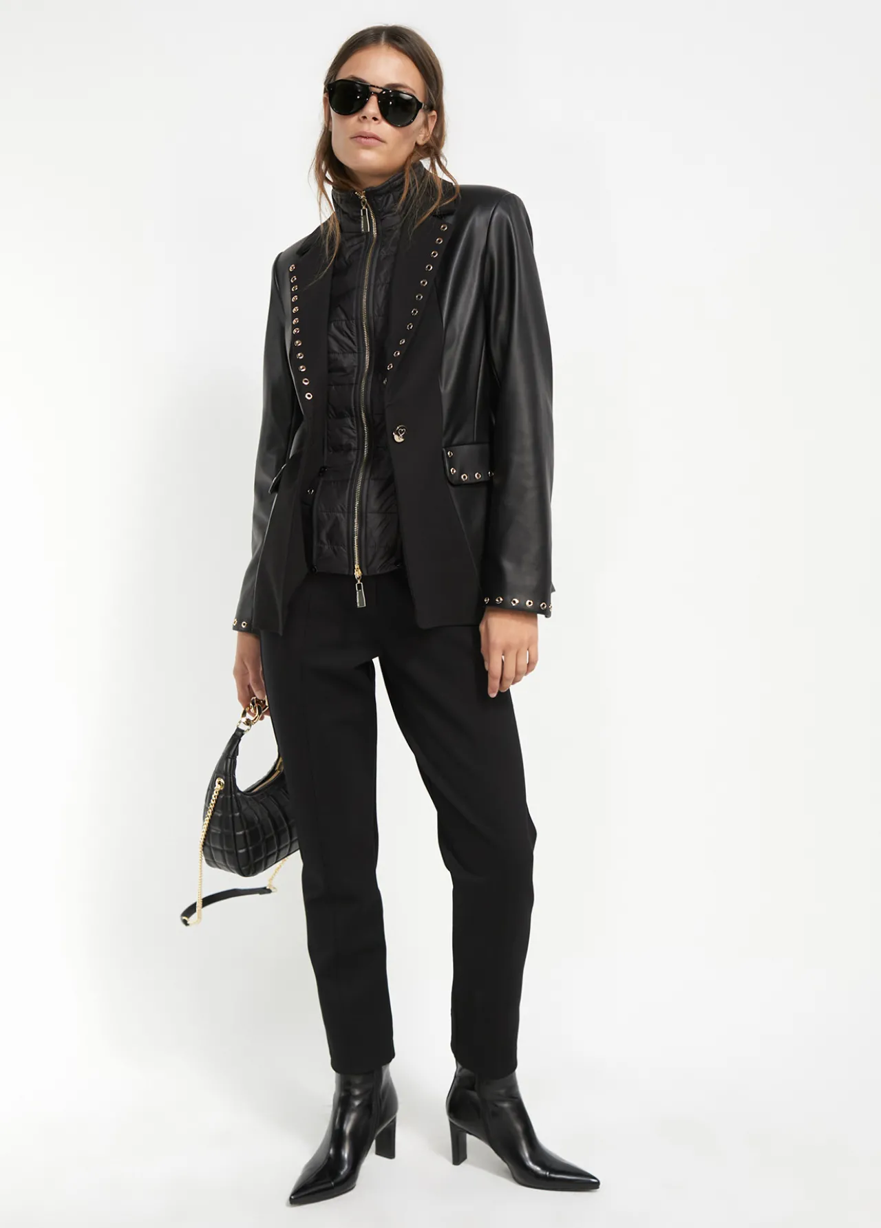 blazer_detalle_eyelets_1.webp Lola Casademunt Americanas Y Blazers<Blazer detalle eyelets NEGRO