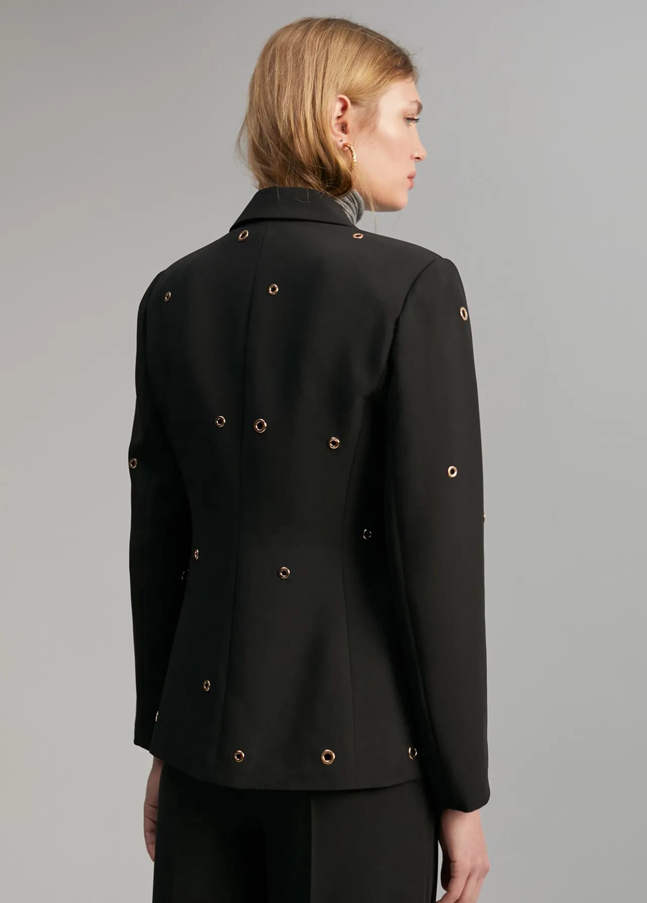blazer_detalle_eyelets_2-1.webp Lola Casademunt Americanas Y Blazers<Blazer detalle eyelets NEGRO
