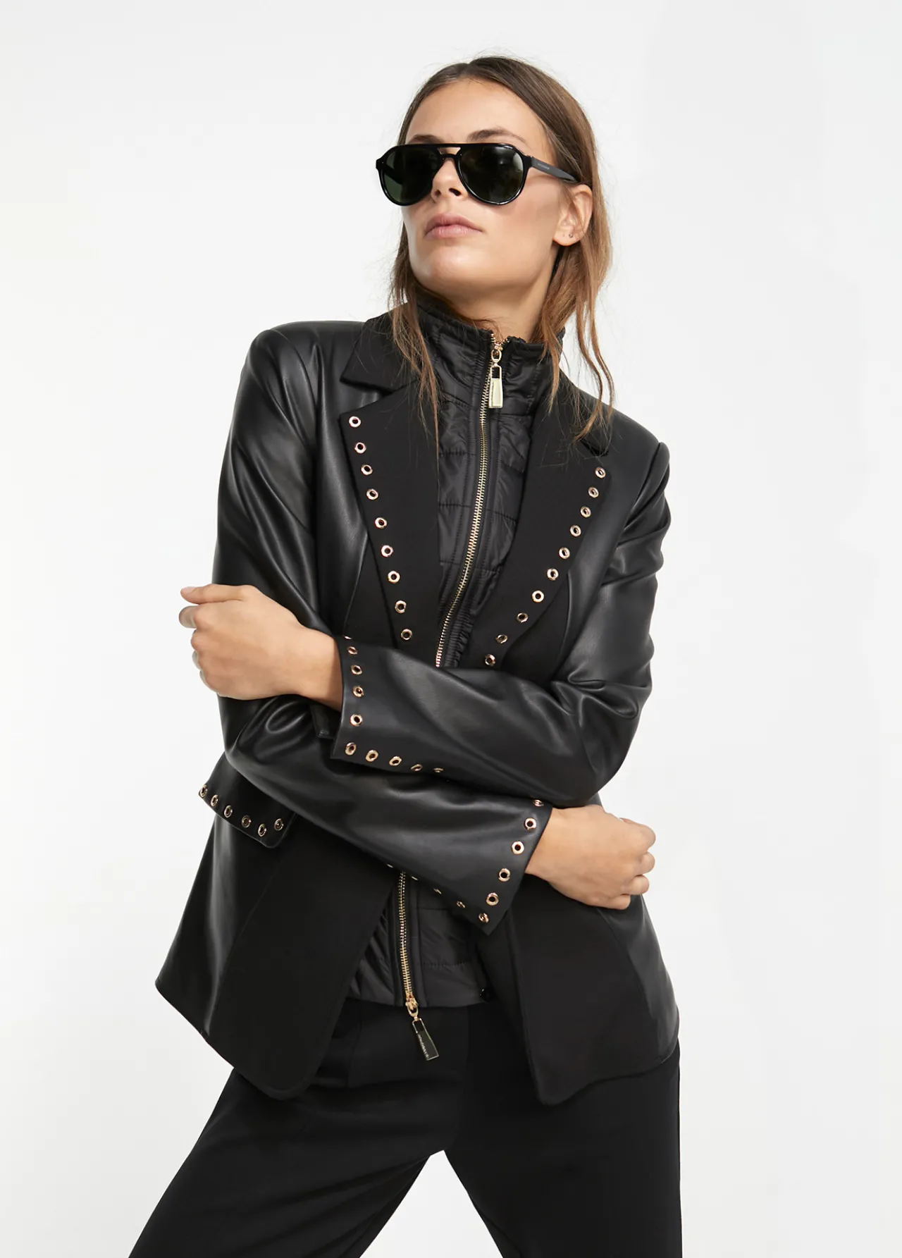 blazer_detalle_eyelets_7.webp Lola Casademunt Americanas Y Blazers<Blazer detalle eyelets NEGRO