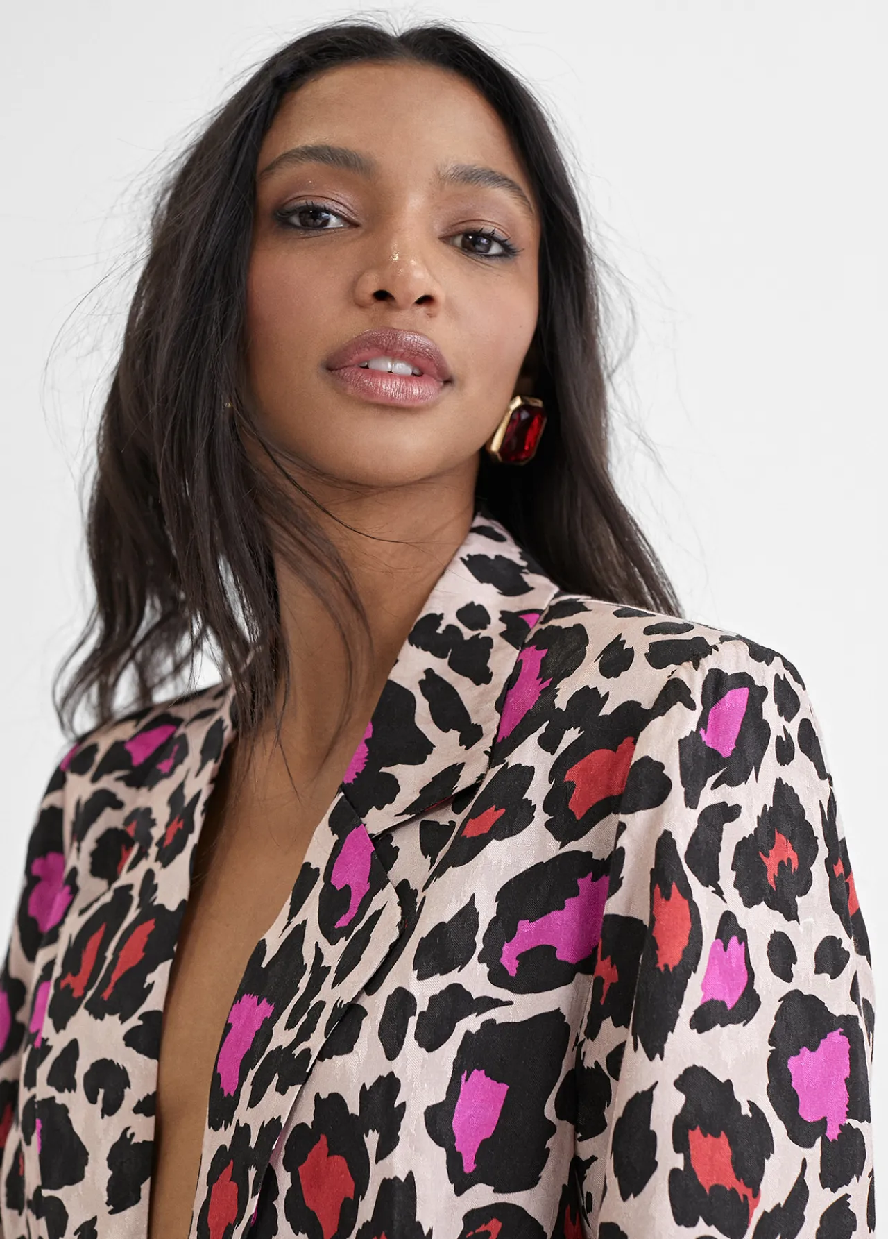 blazer_estampada_animal_4.webp Lola Casademunt Americanas Y Blazers<Blazer estampada animal ROSA-NEGRO