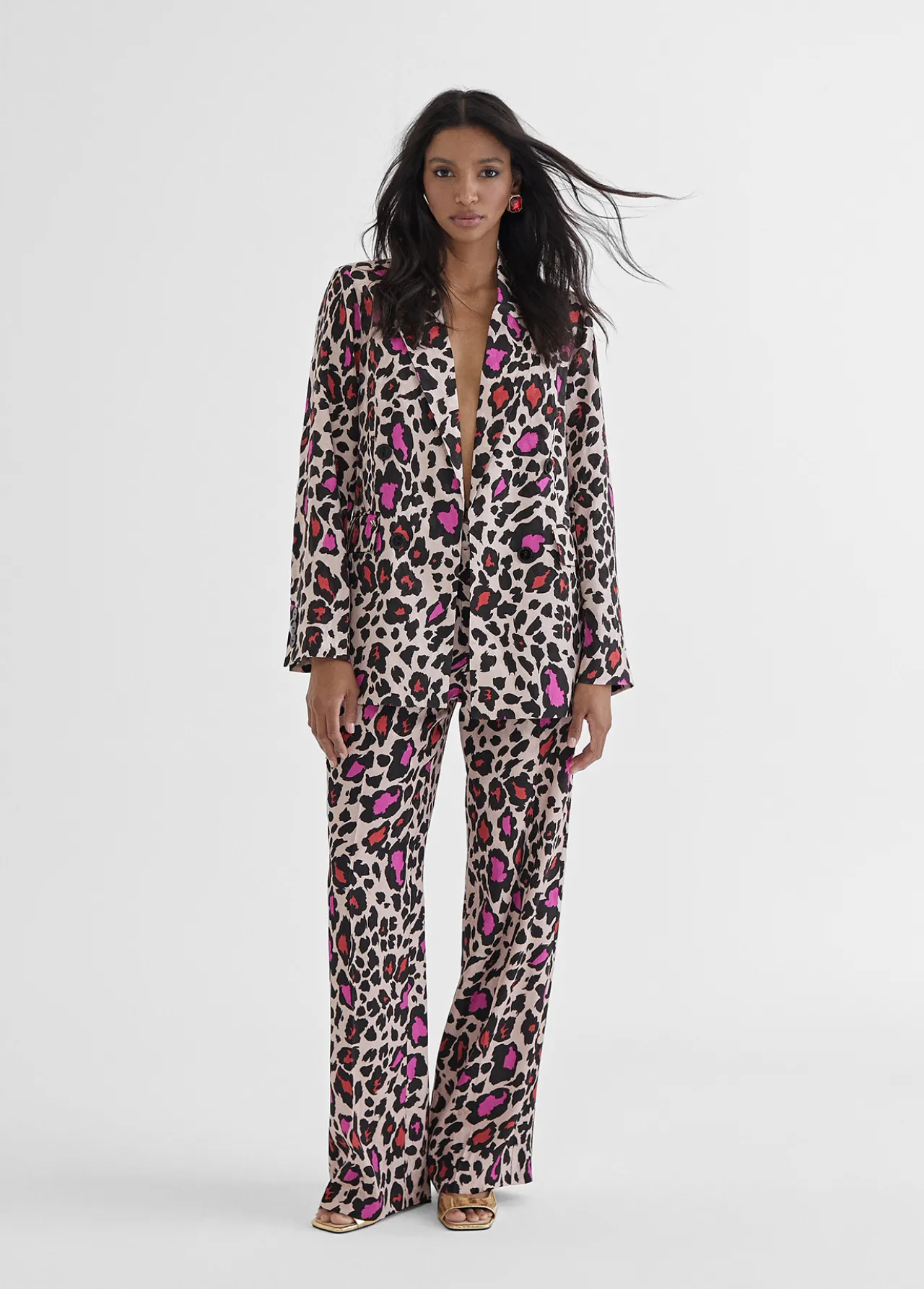 blazer_estampada_animal_5.webp Lola Casademunt Americanas Y Blazers<Blazer estampada animal ROSA-NEGRO