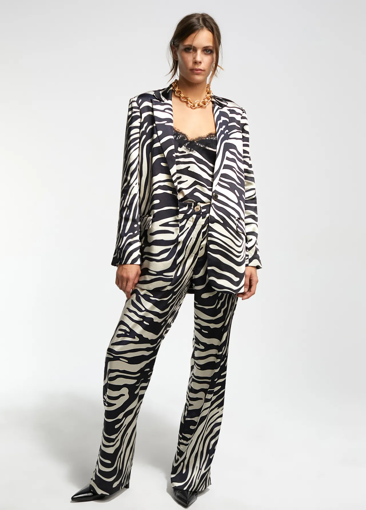 blazer_estampada_cebra_1.webp Lola Casademunt Animal Print | Americanas Y Blazers<Blazer estampada cebra NEGRO-CRUDO