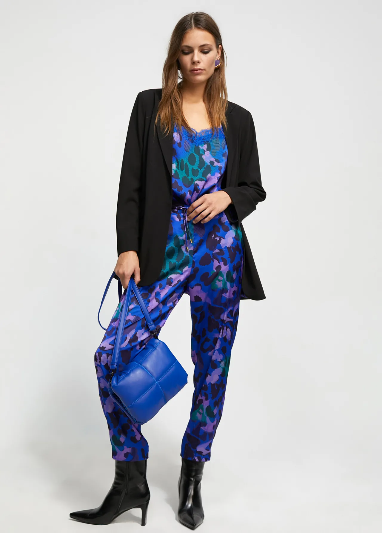 blazer_forro_contraste_2.webp Lola Casademunt Americanas Y Blazers<Blazer forro contraste NEGRO