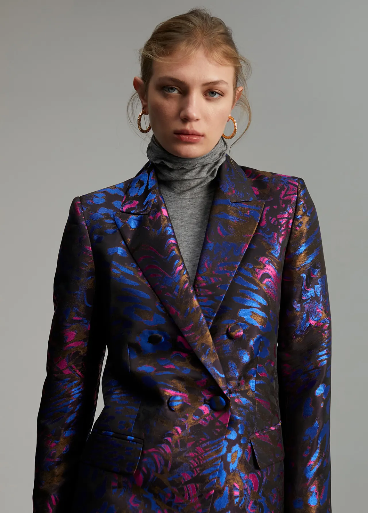 blazer_jacquard_estampado_5.webp Lola Casademunt Americanas Y Blazers<Blazer jacquard estampado AZUL-MULTICOLOR