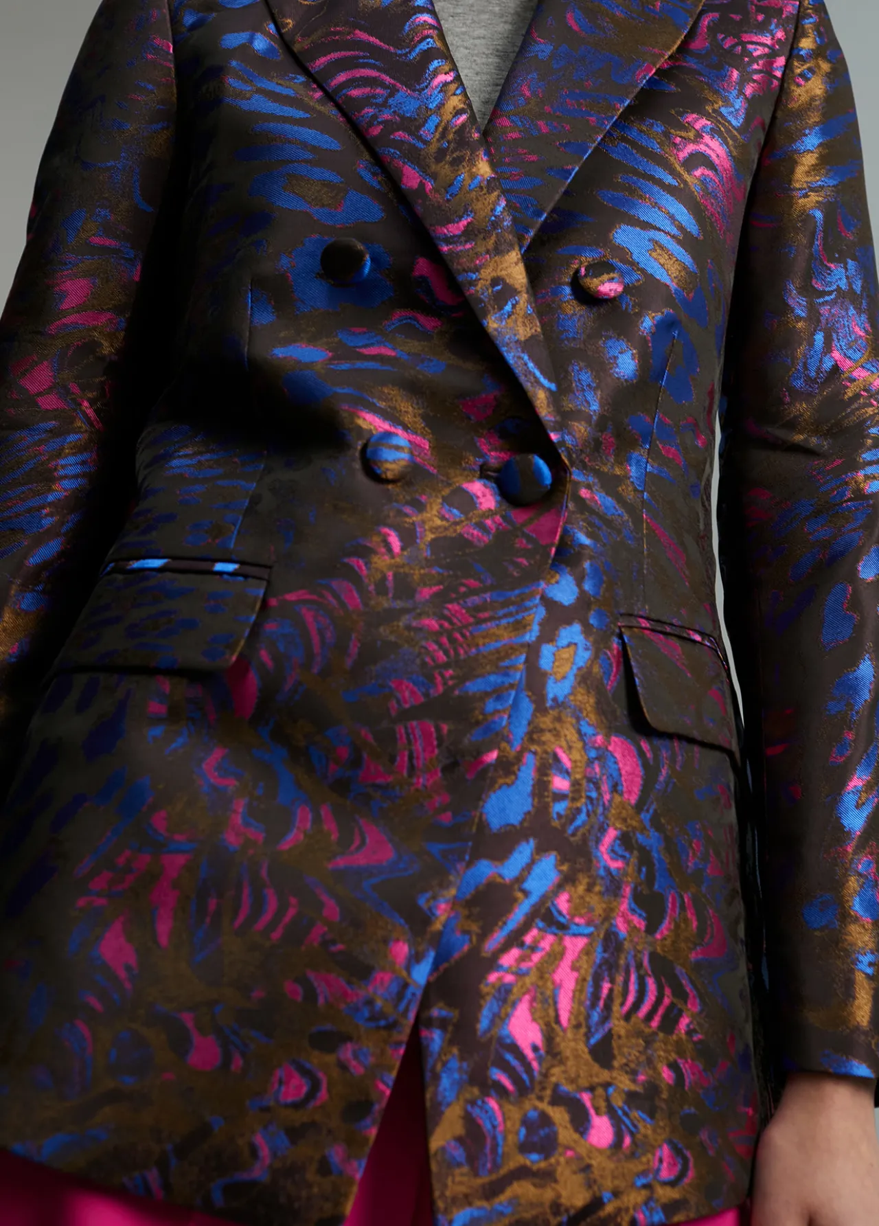 blazer_jacquard_estampado_6.webp Lola Casademunt Americanas Y Blazers<Blazer jacquard estampado AZUL-MULTICOLOR