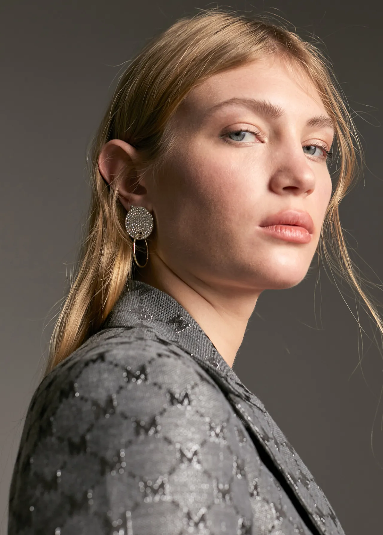 blazer_jacquard_monograma_3.webp Lola Casademunt Americanas Y Blazers<Blazer jacquard monograma GRIS-METAL