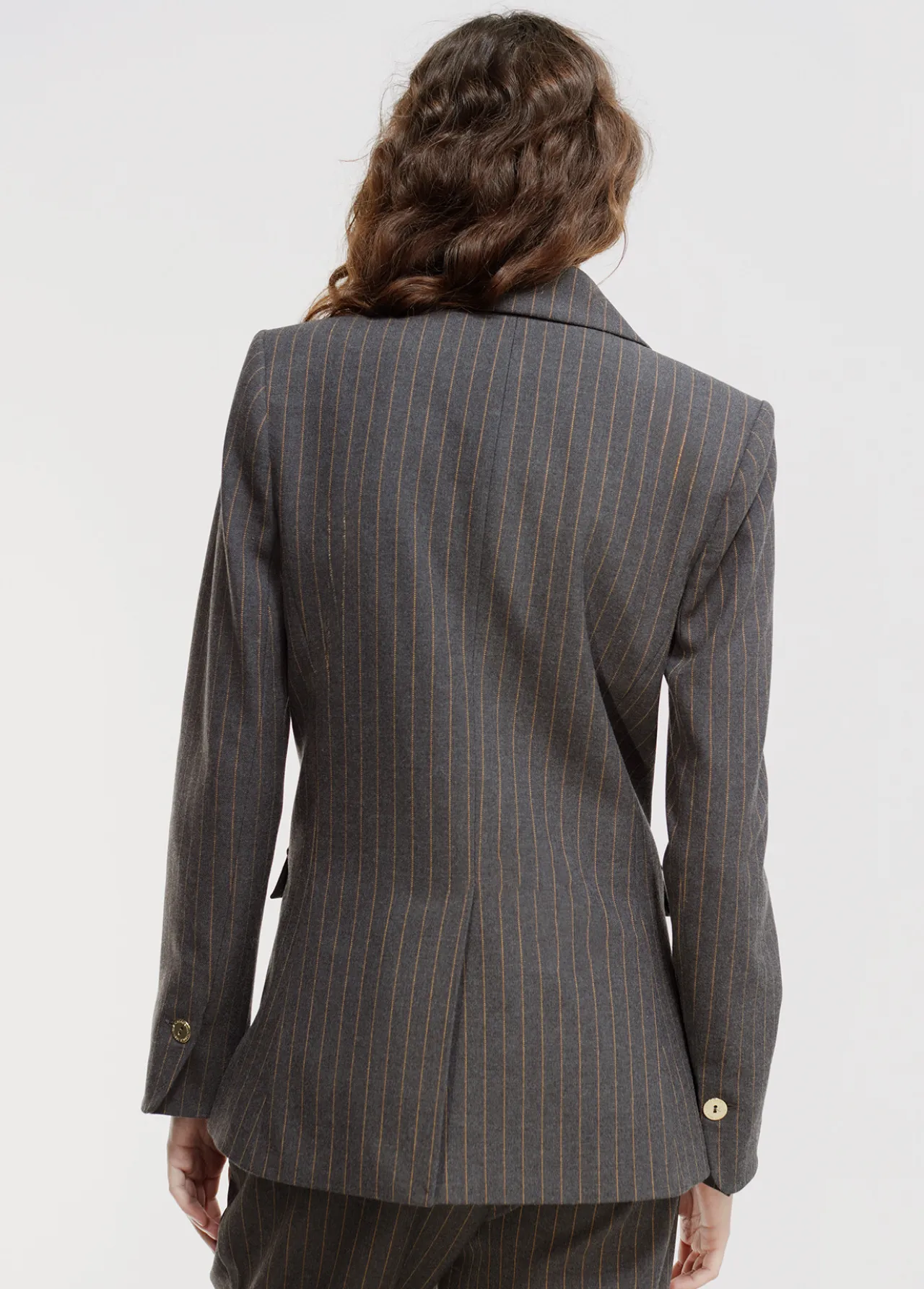 blazer_raya_diplomtica_3.webp Lola Casademunt Americanas Y Blazers<Blazer raya diplomática GRIS-MARRON