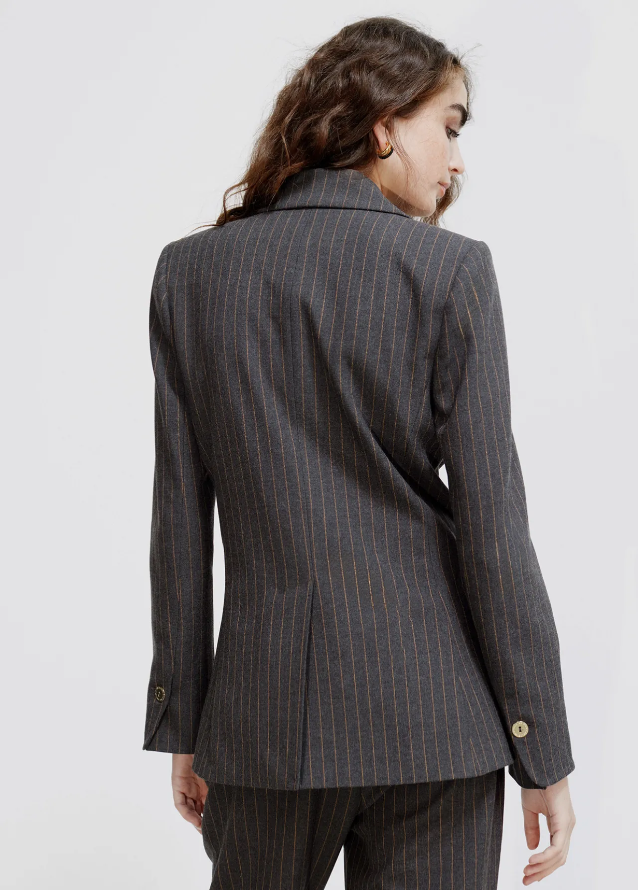 blazer_raya_diplomtica_4.webp Lola Casademunt Americanas Y Blazers<Blazer raya diplomática GRIS-MARRON