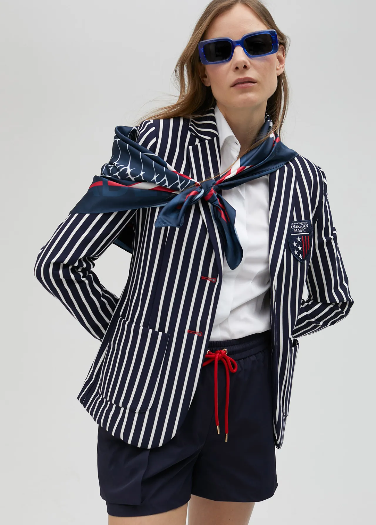 blazer_rayas_bicolor_de_edicin_limitada__lola_casademunt_3.webp Lola Casademunt Americanas Y Blazers<Blazer rayas bicolor de edición limitada - Lola Casademunt AZUL-BLANCO